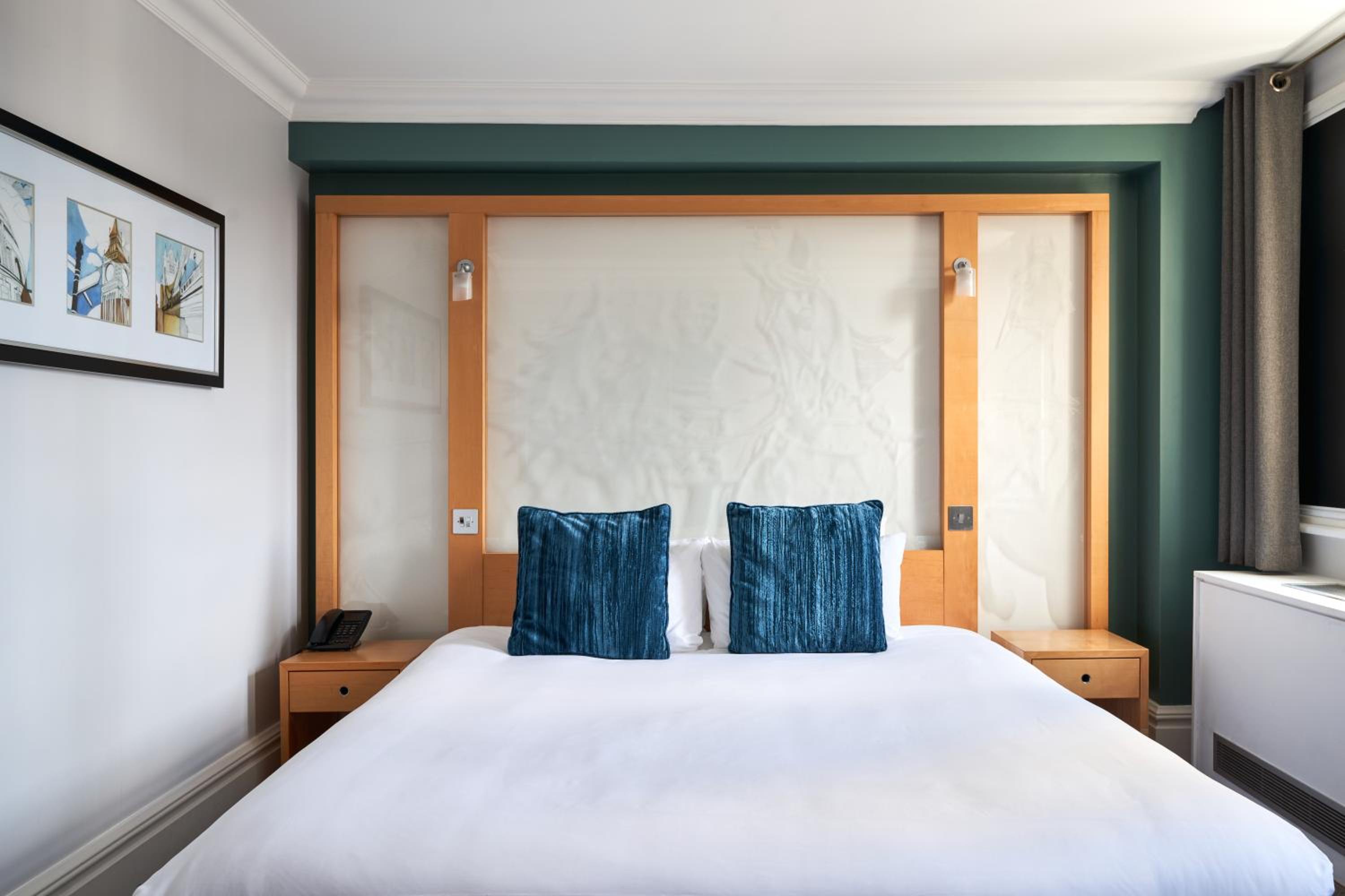 Deluxe King Room photo 2