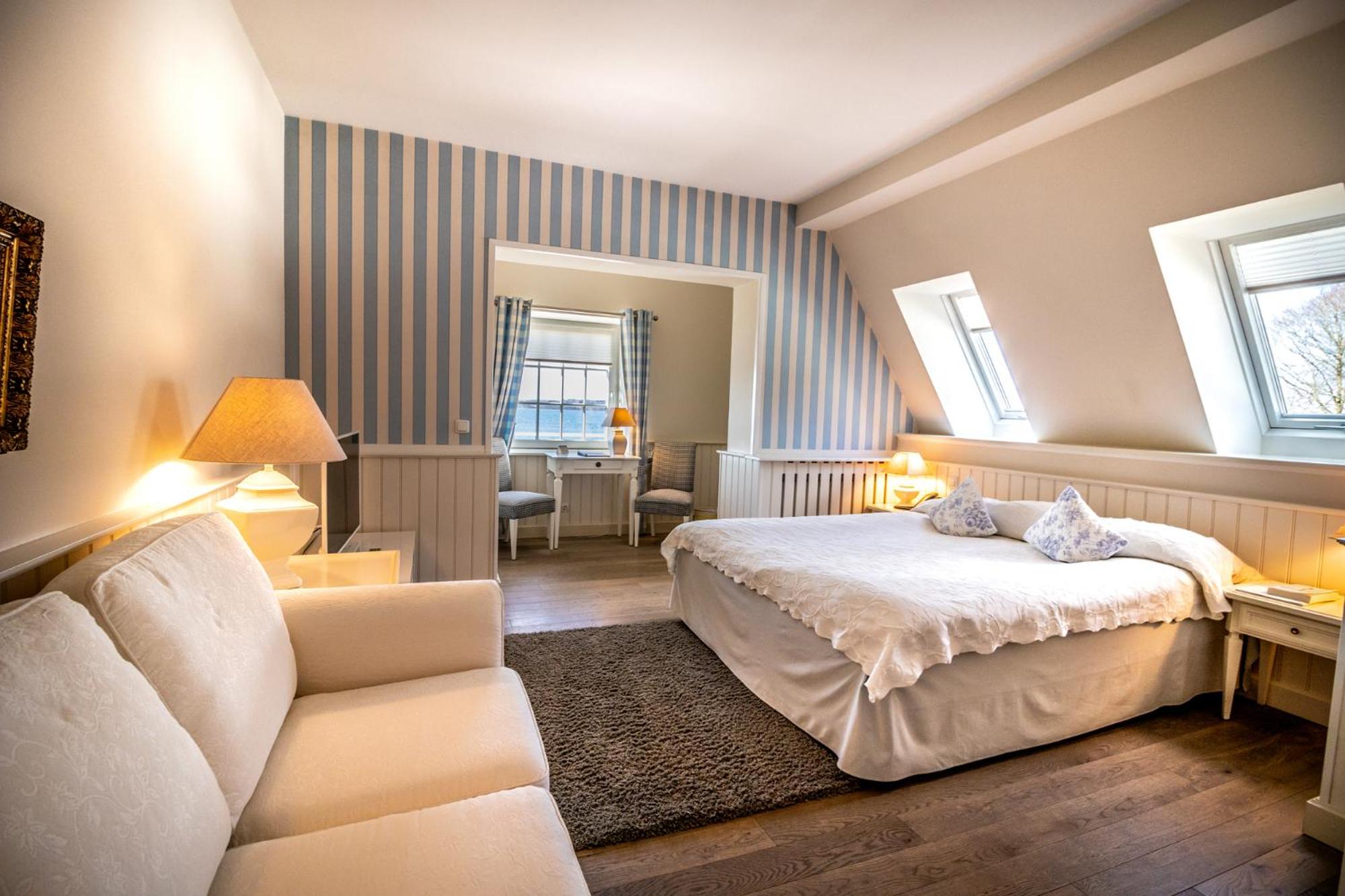 Premium Double Room with Sea View - Photo 3