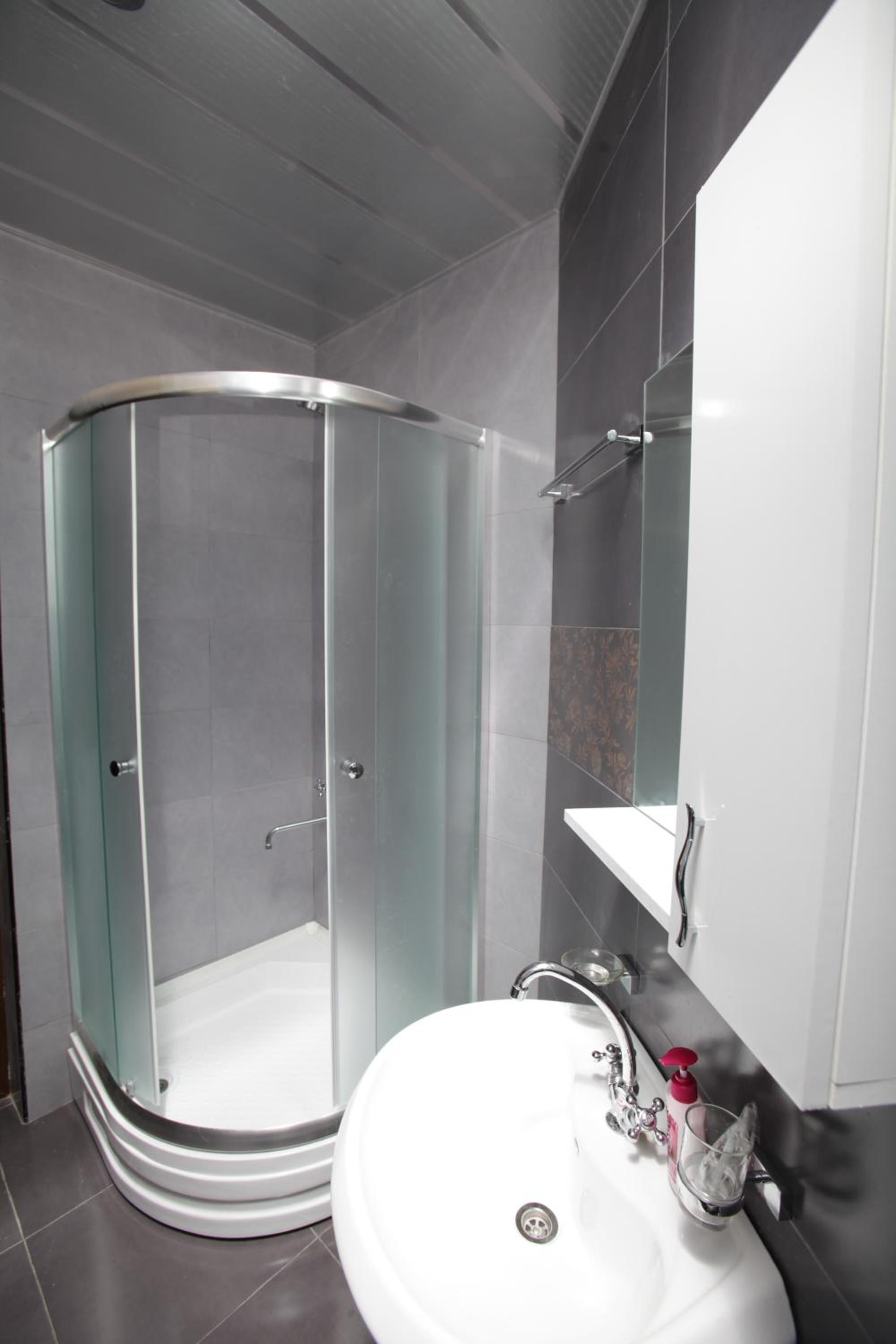 Studio Apartment - Photo 13