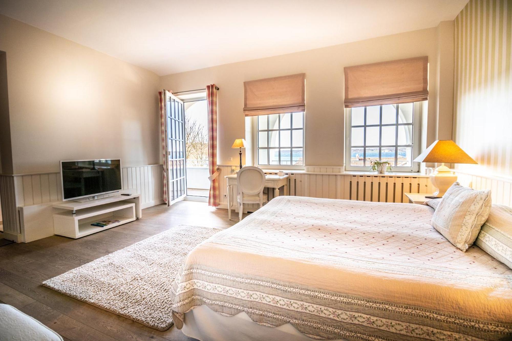Premium  Double Room with Balcony and Sea View photo 2