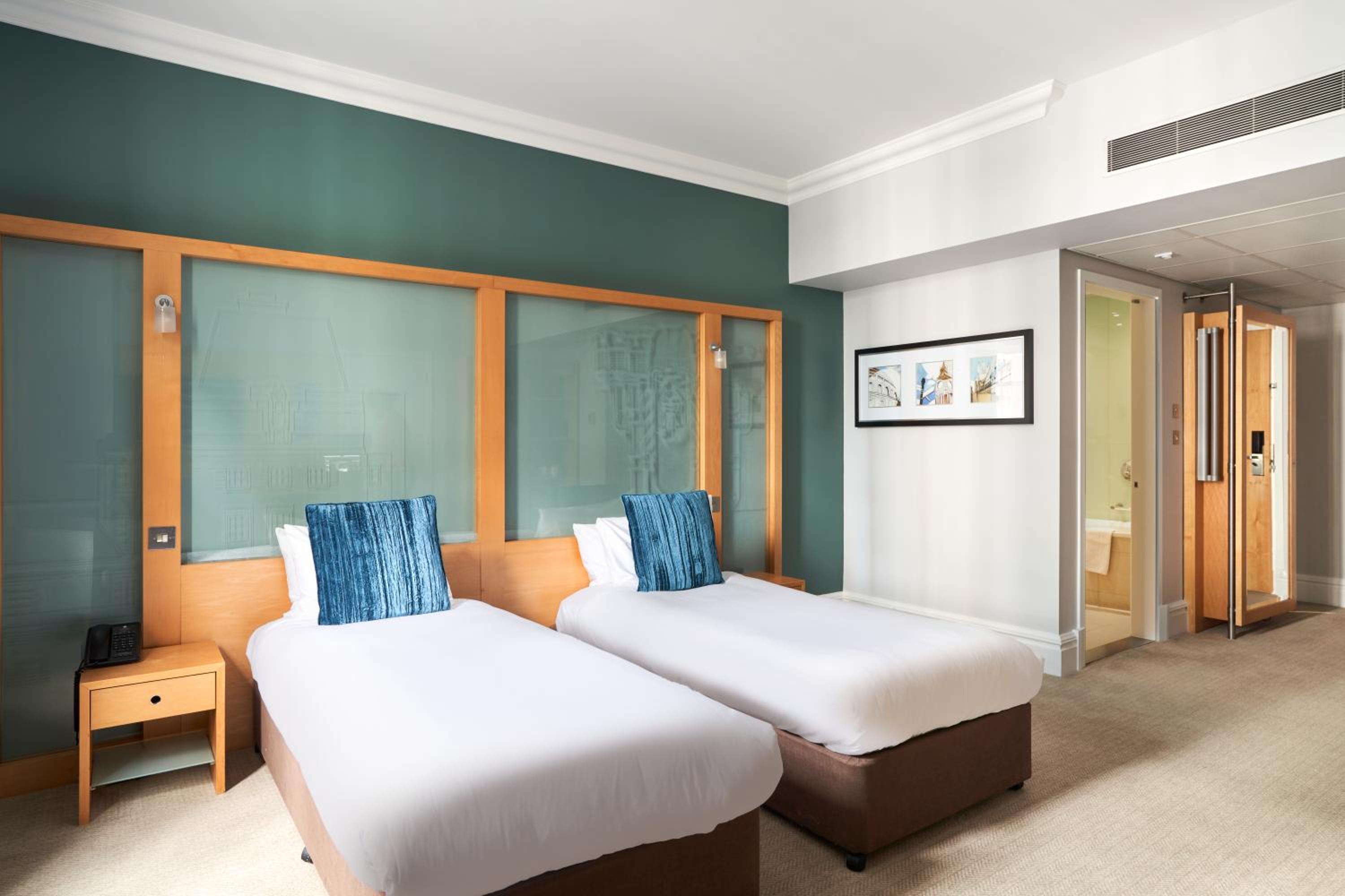Standard Twin Room photo 2