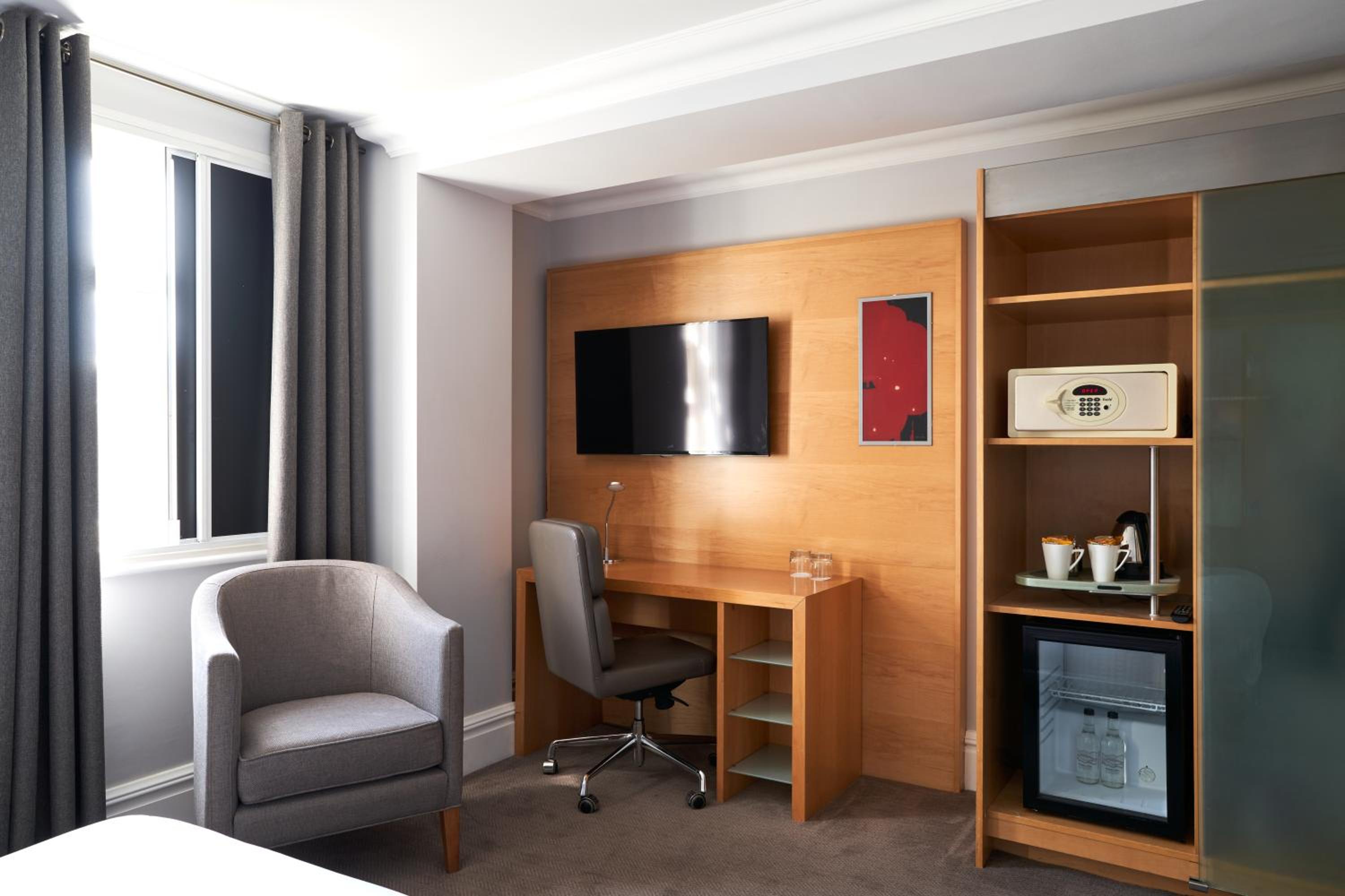 Deluxe King Room photo 2