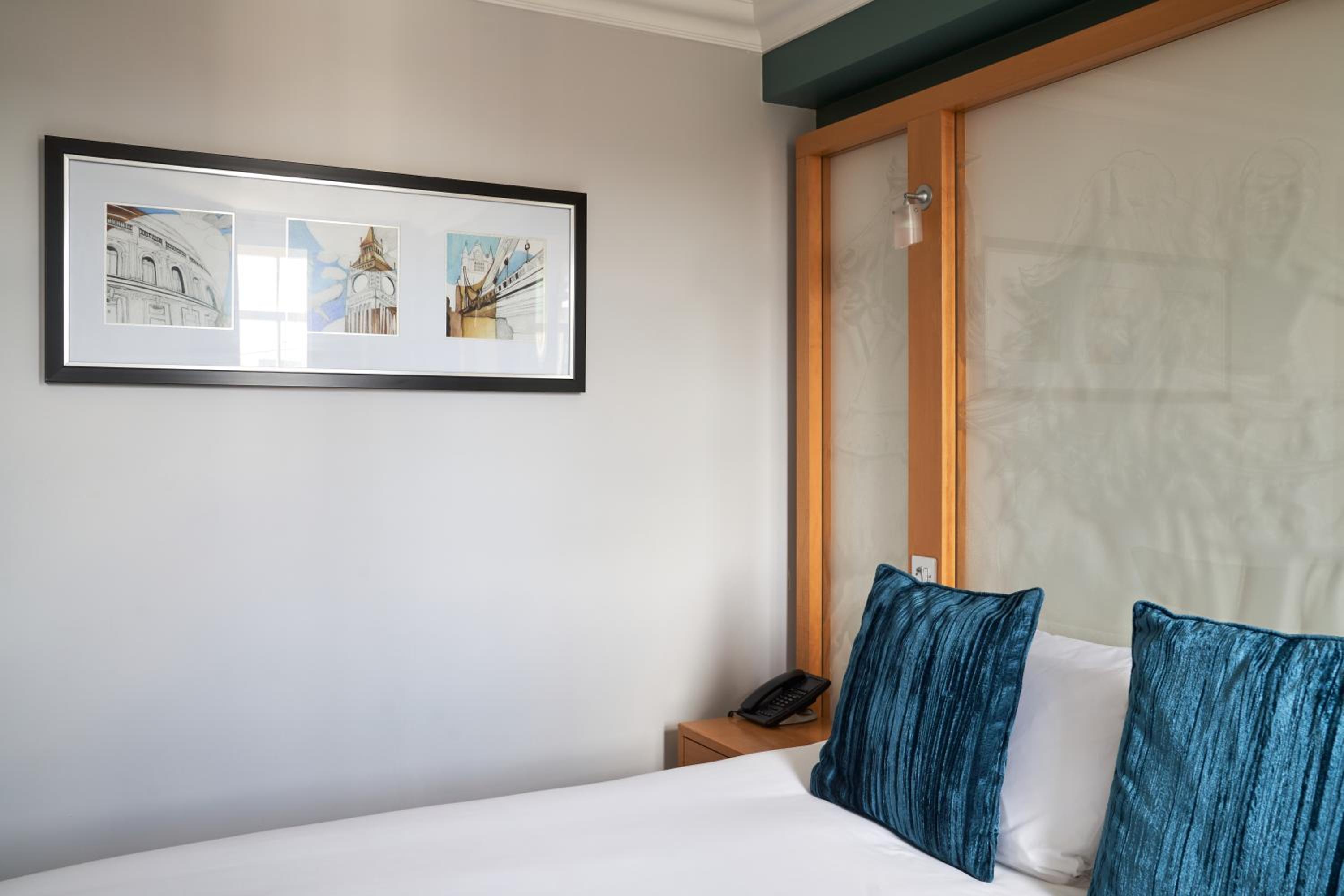 Deluxe King Room photo 3