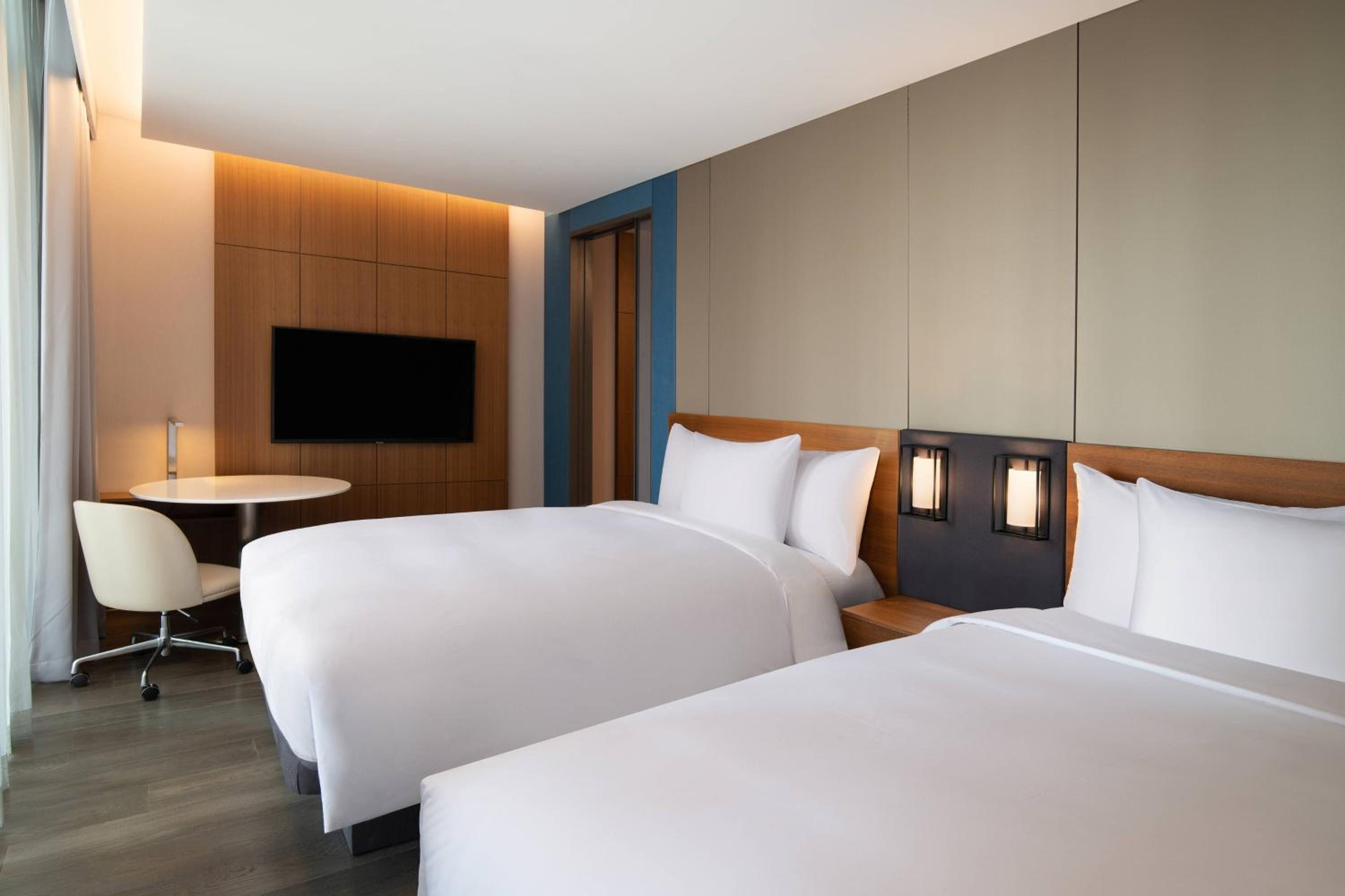 Premier Suite with Two Double Beds - Photo 6