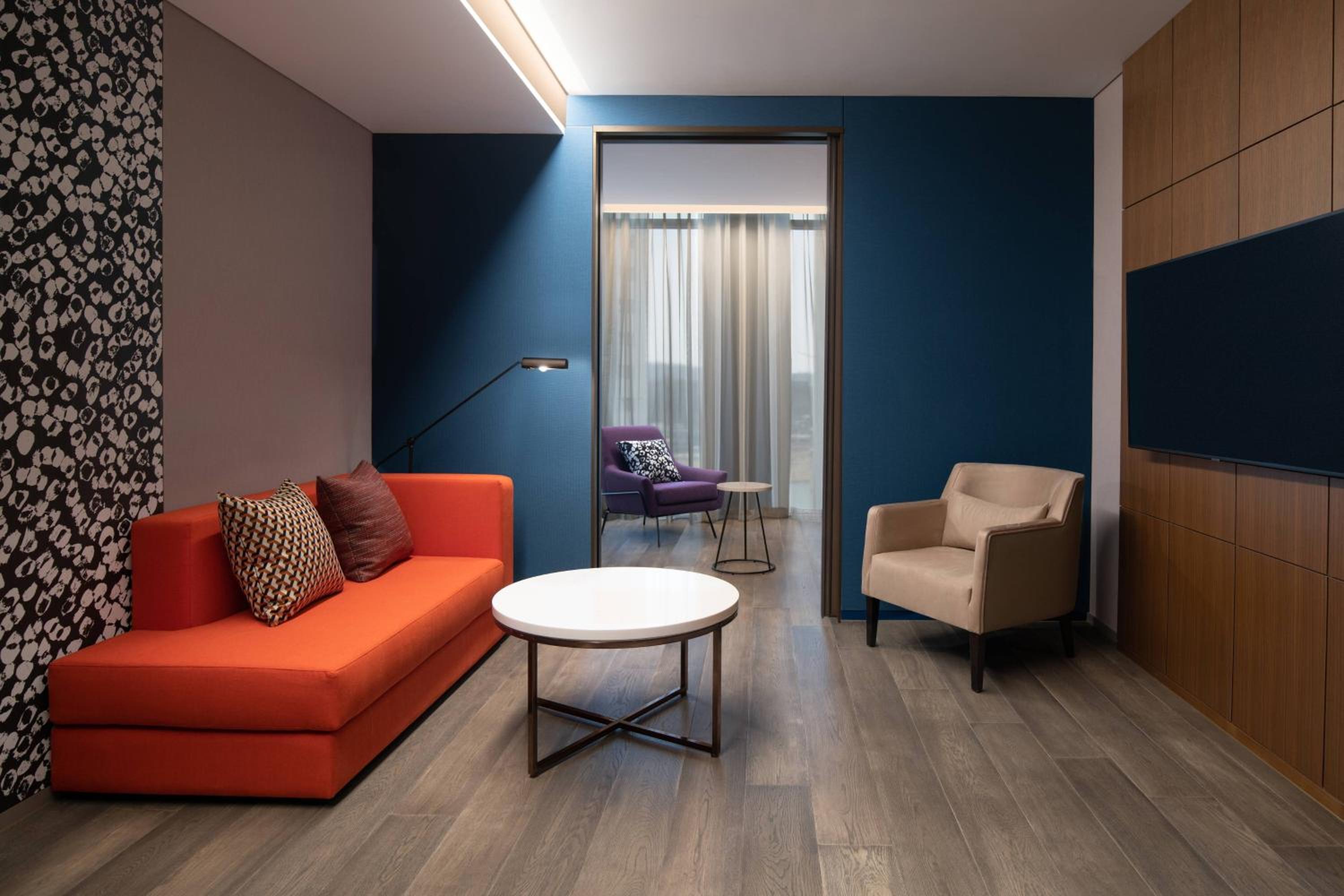 Premier King Suite - Photo 4