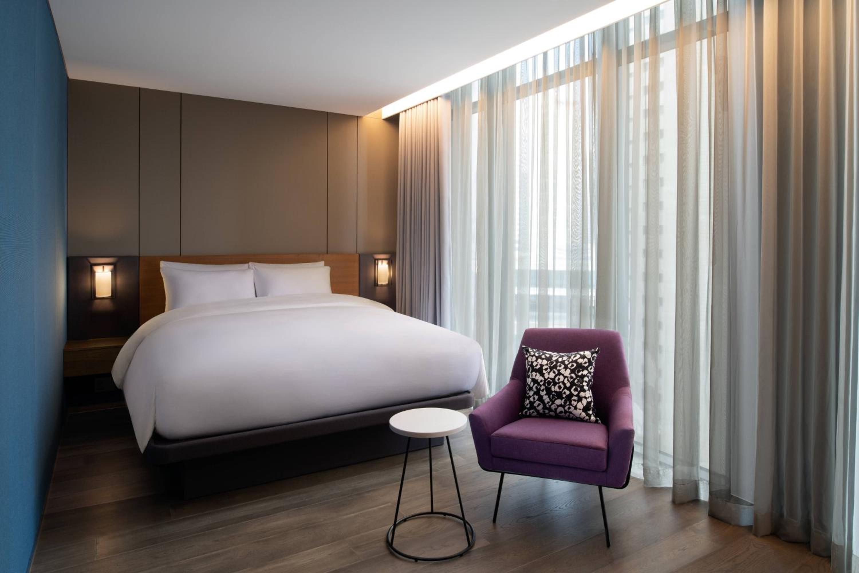 Premier King Suite - Photo 5