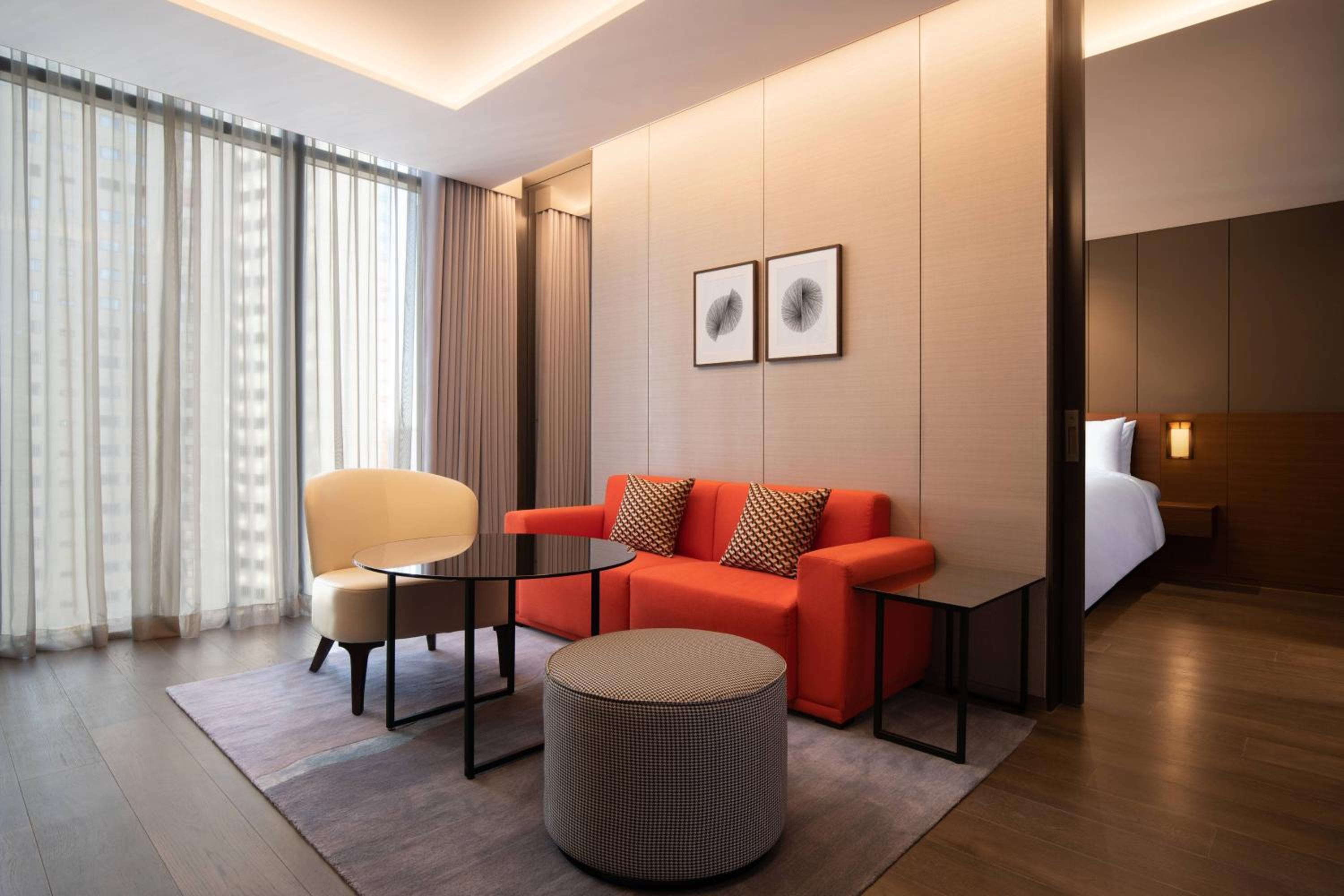 Deluxe King Suite - Photo 5