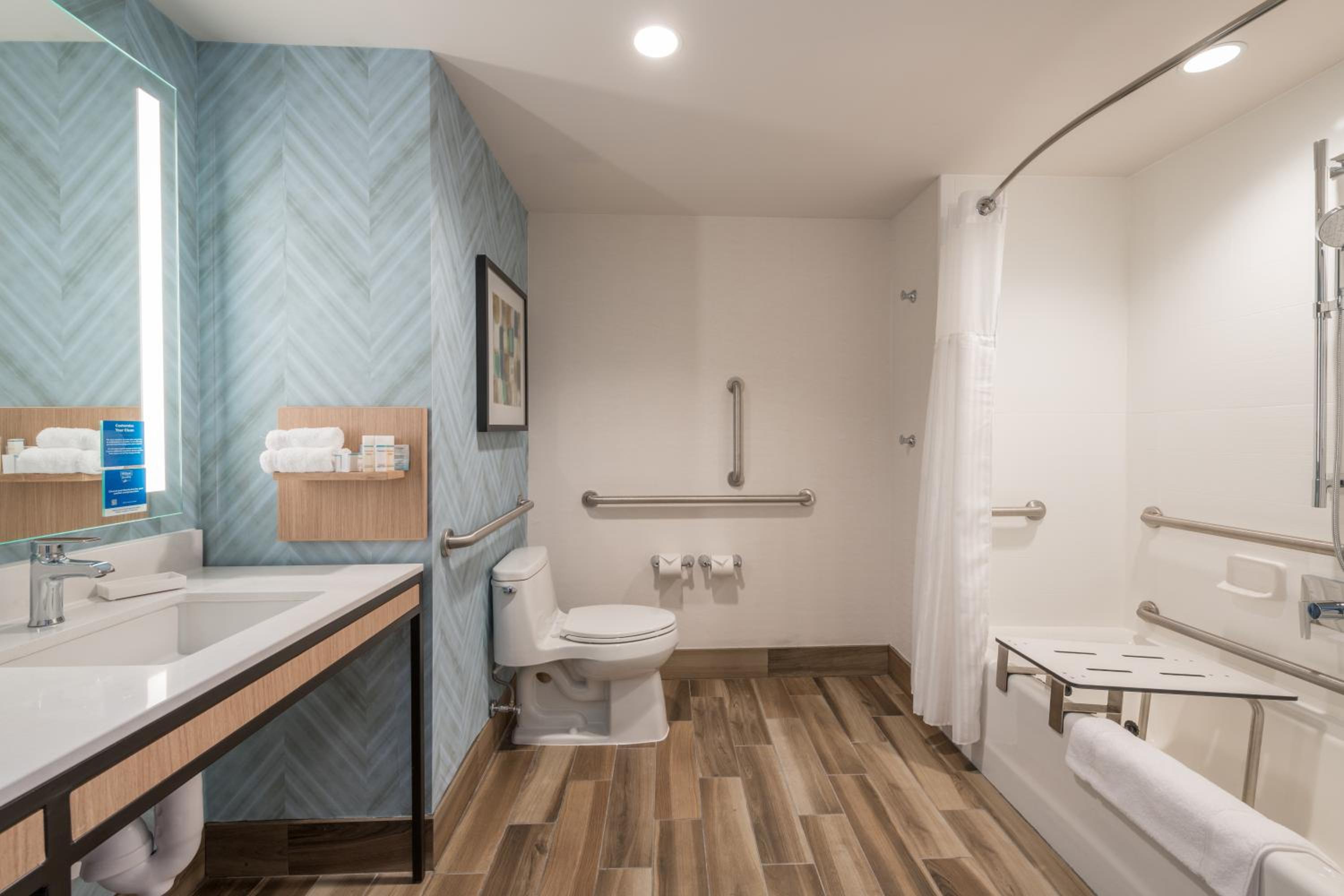 King Room with Accessible Tub - Mobility Access - Photo 6