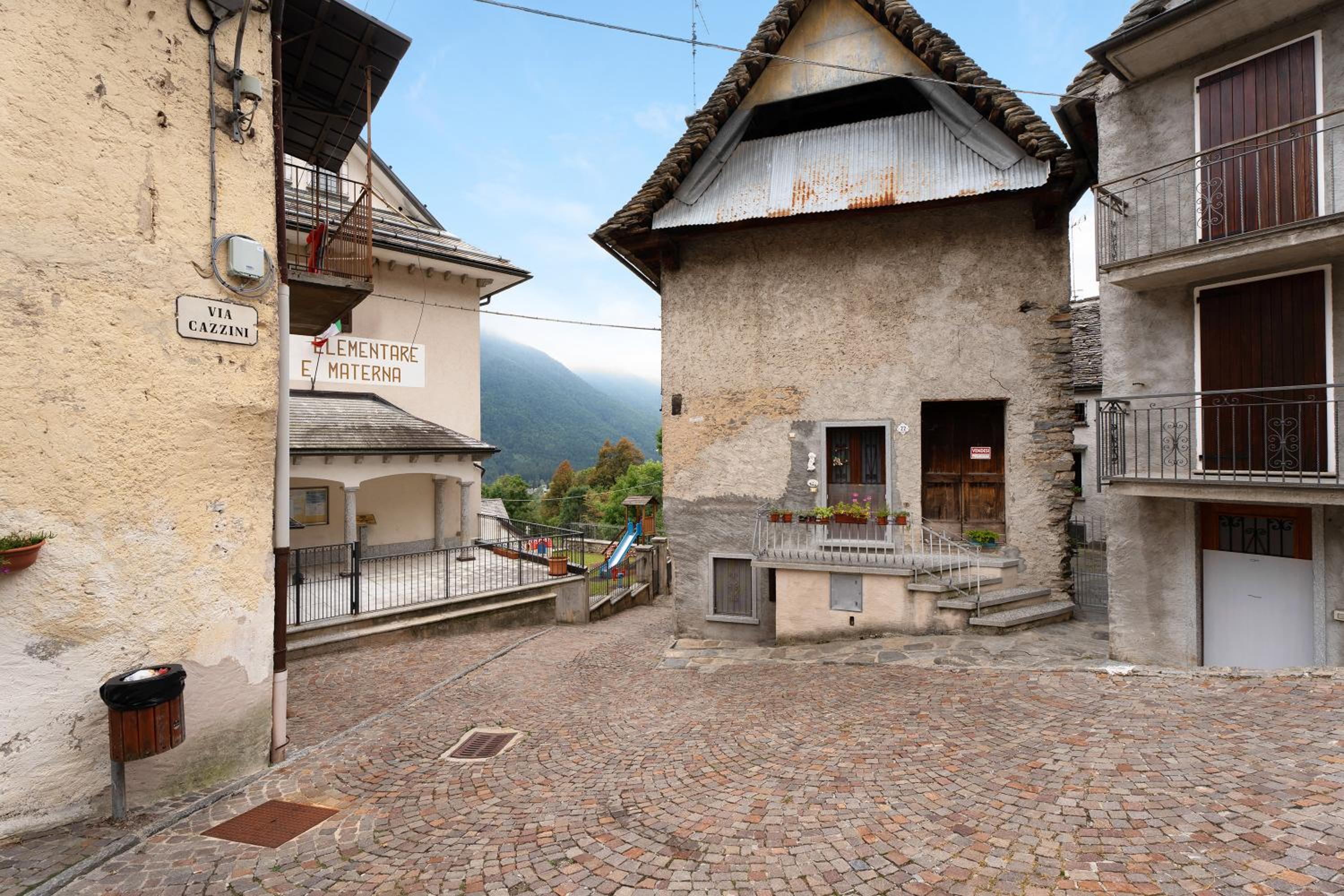 Two-Bedroom Apartment with Mountain View photo 2