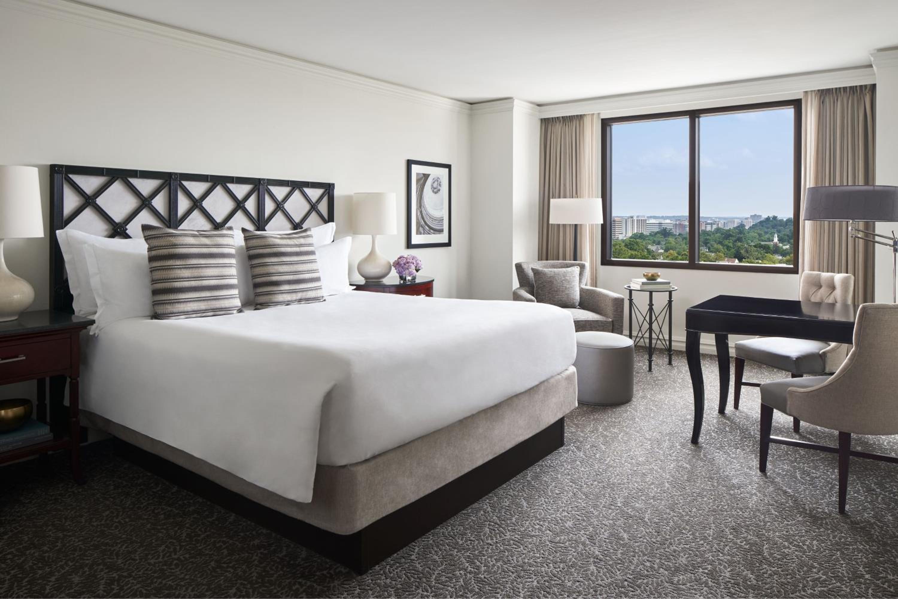 Club level, Guest room, 1 King - Photo 1