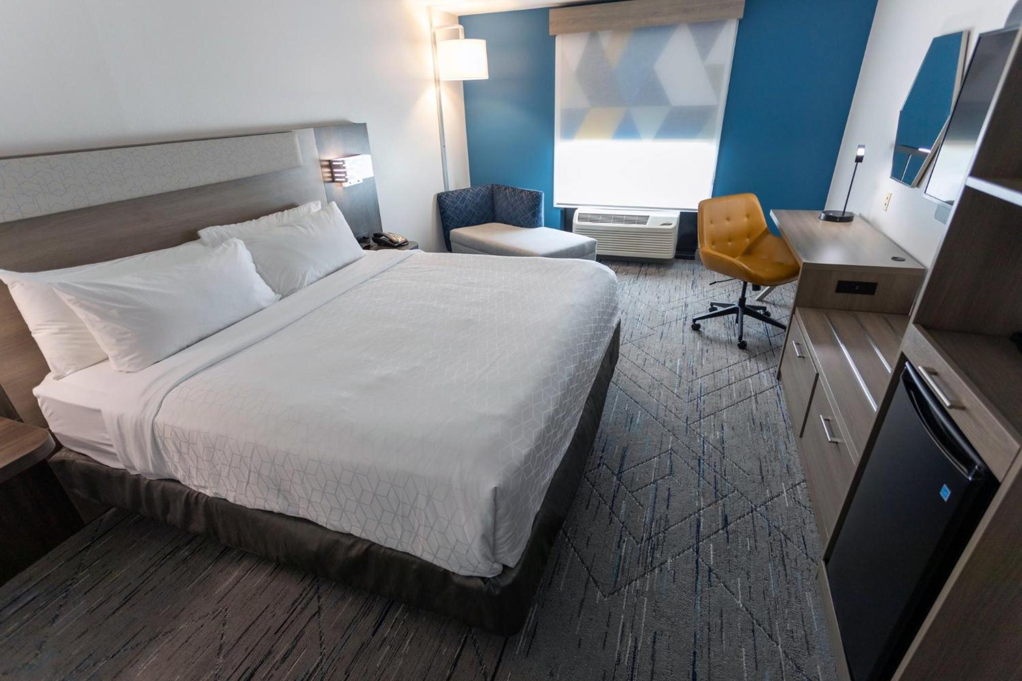 Standard King Room - Photo 3