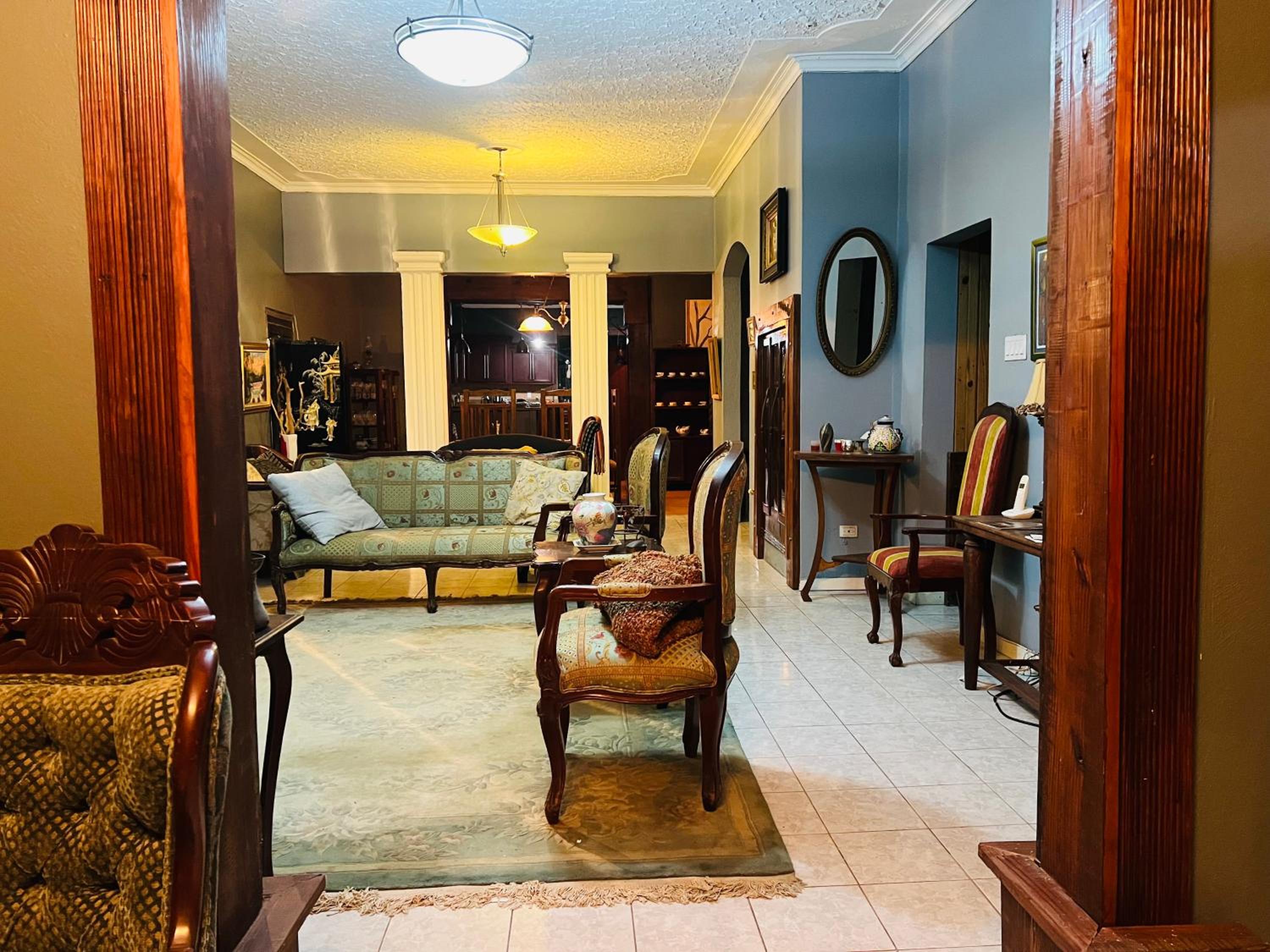 One-Bedroom House photo 1