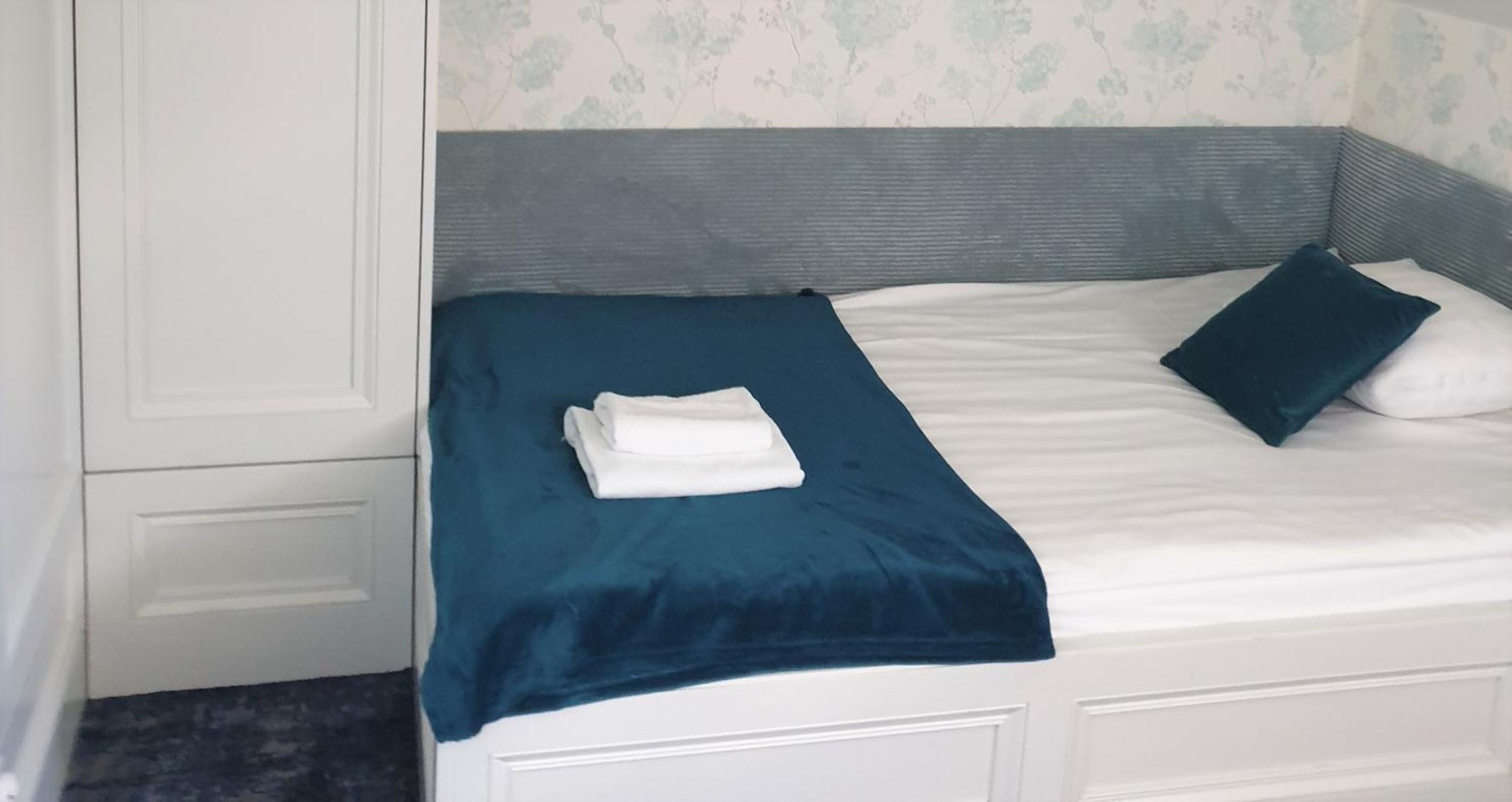 Small Single Room photo 3