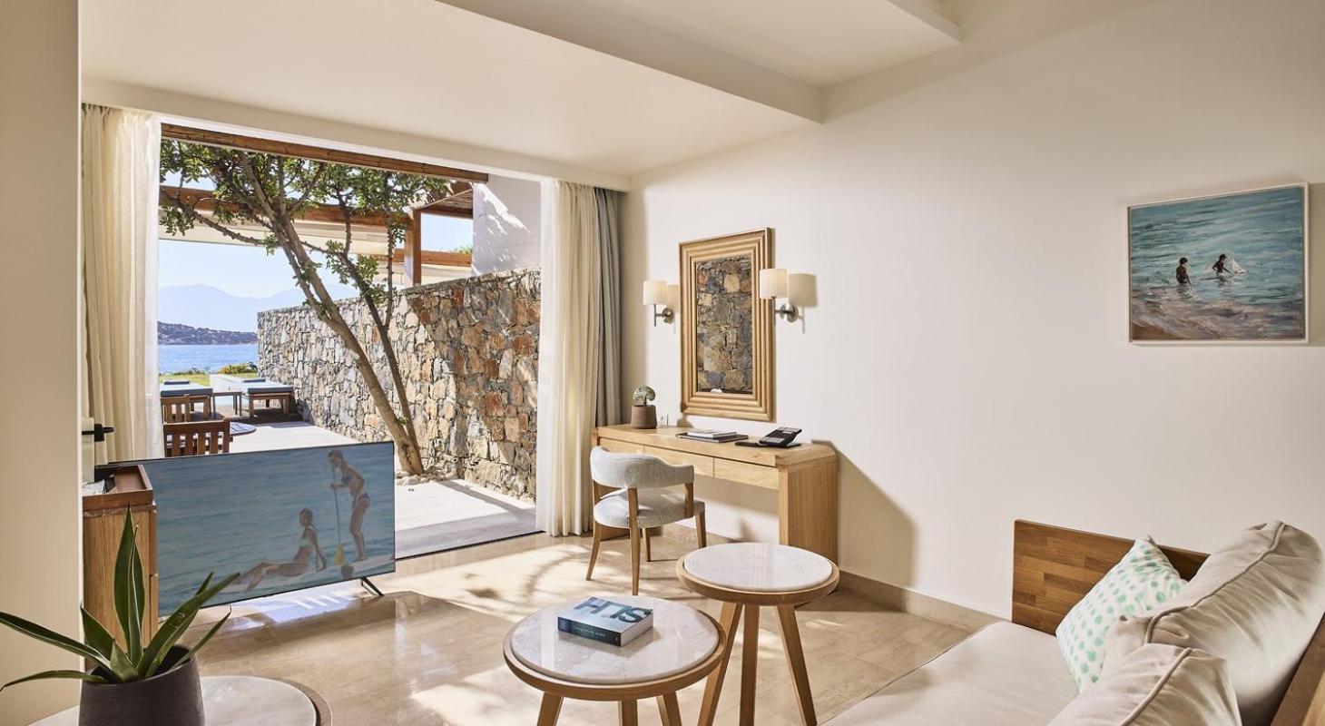 Club Οpen Plan Mezzanine Suite Private Pool Seafront - Odysseas 1/ Odysseas 2