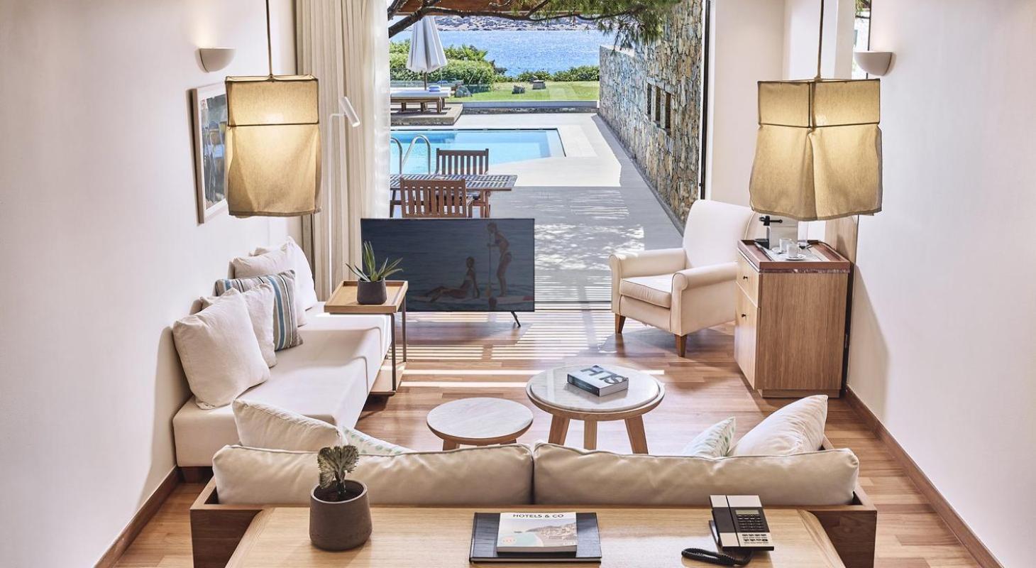 Club Οpen Plan Mezzanine Suite Private Pool Seafront - Odysseas 1/ Odysseas 2