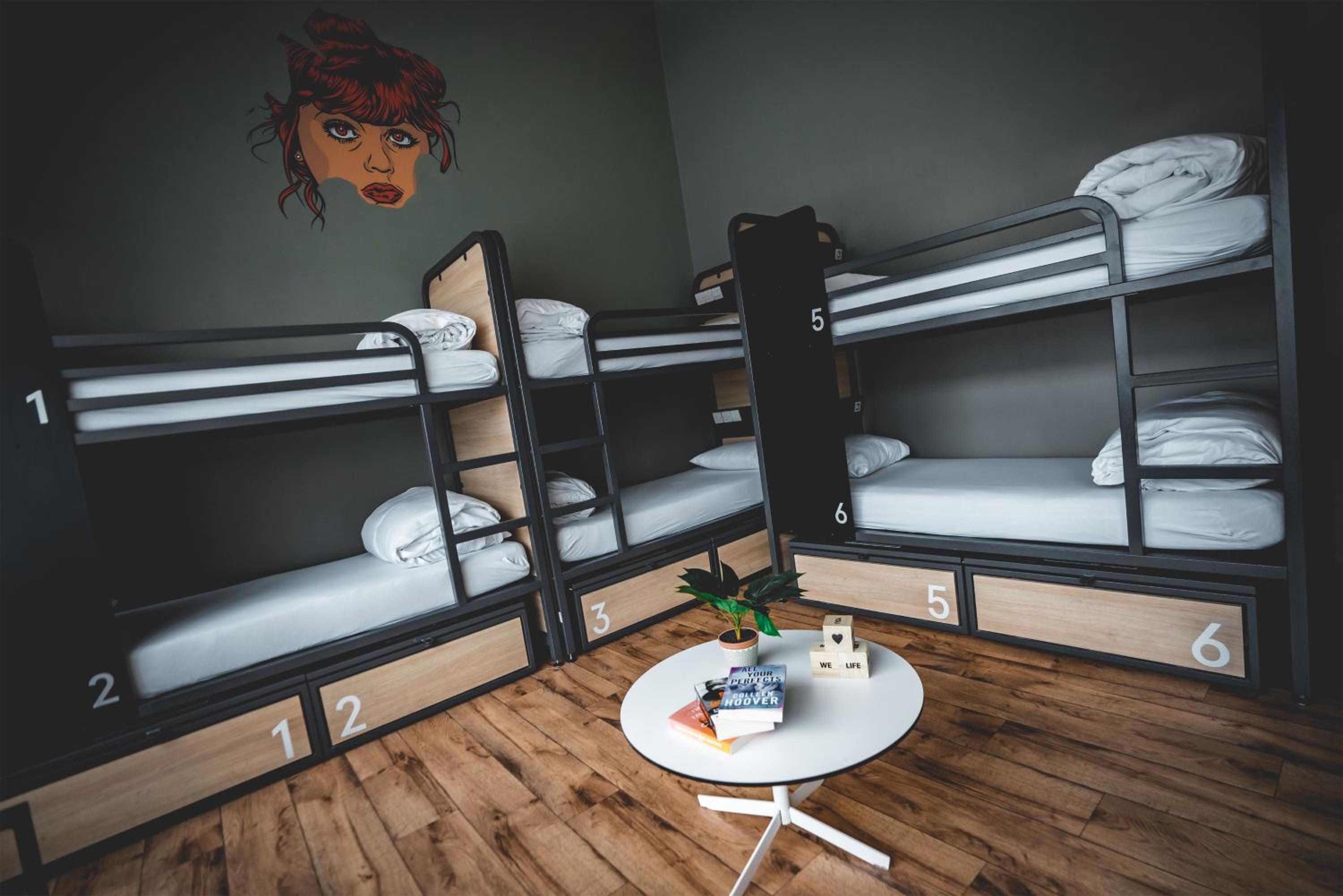 Private 8-bed Room - Ensuite photo 1