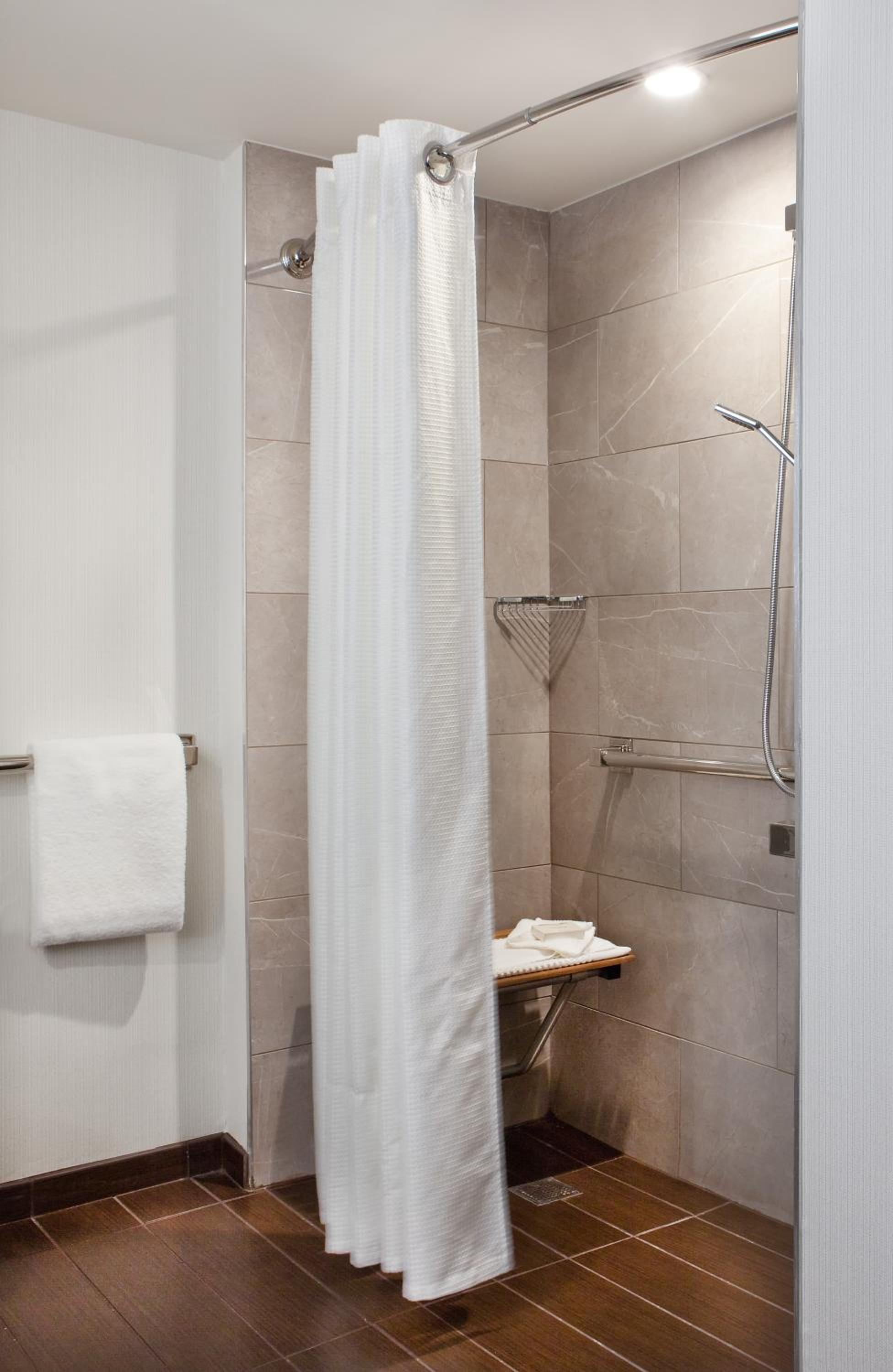 Queen Room with Two Queen Beds and Roll-In Shower - Mobility Access