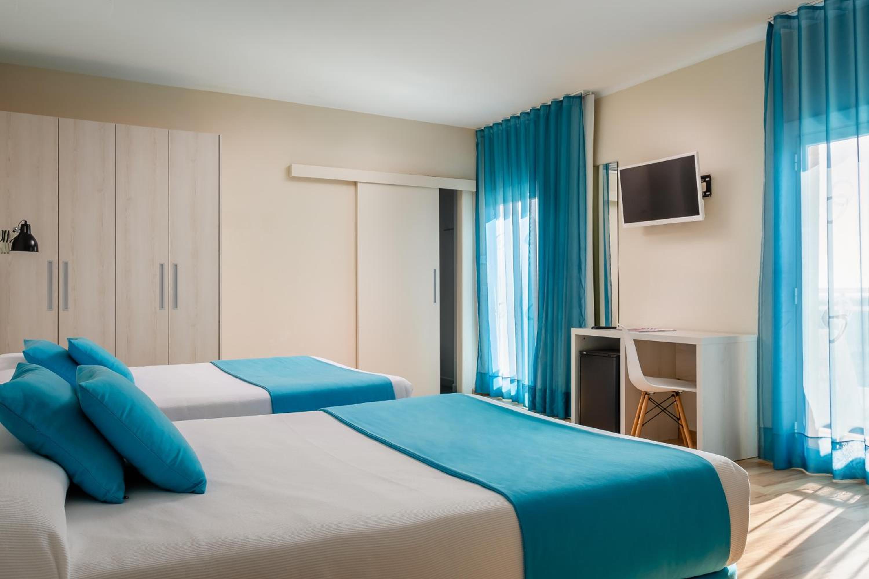 Quadruple Room (4 Adults) - Photo 1
