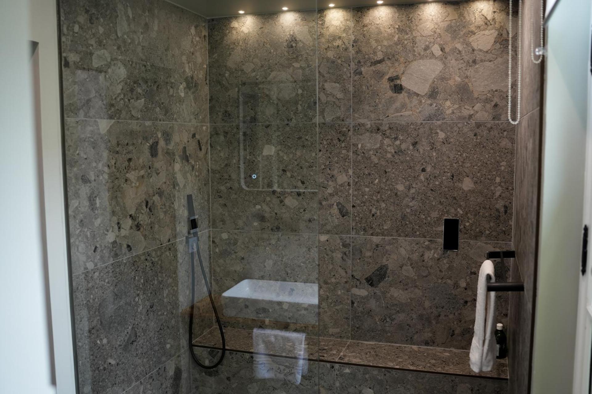 Double Room - Photo 5