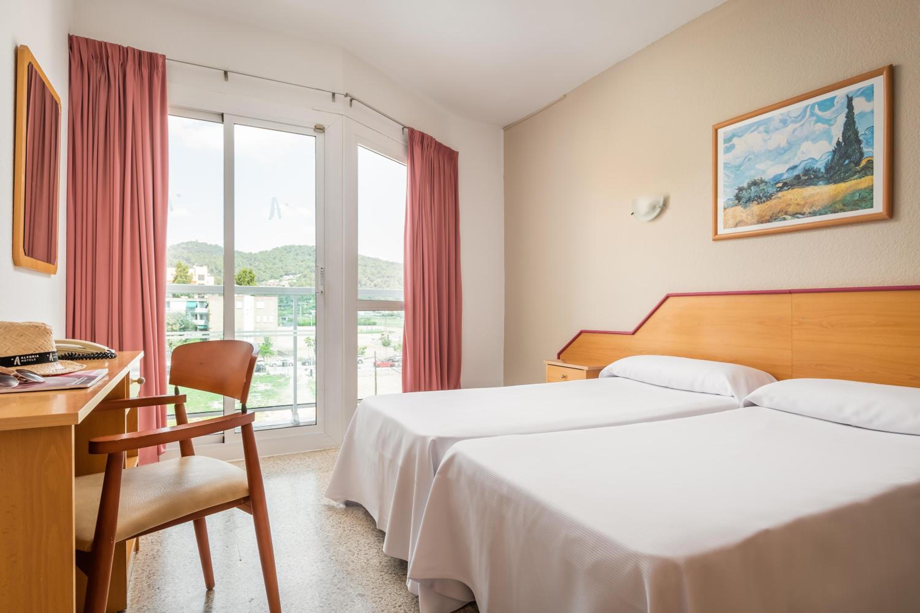 Double or Twin Room - Photo 9