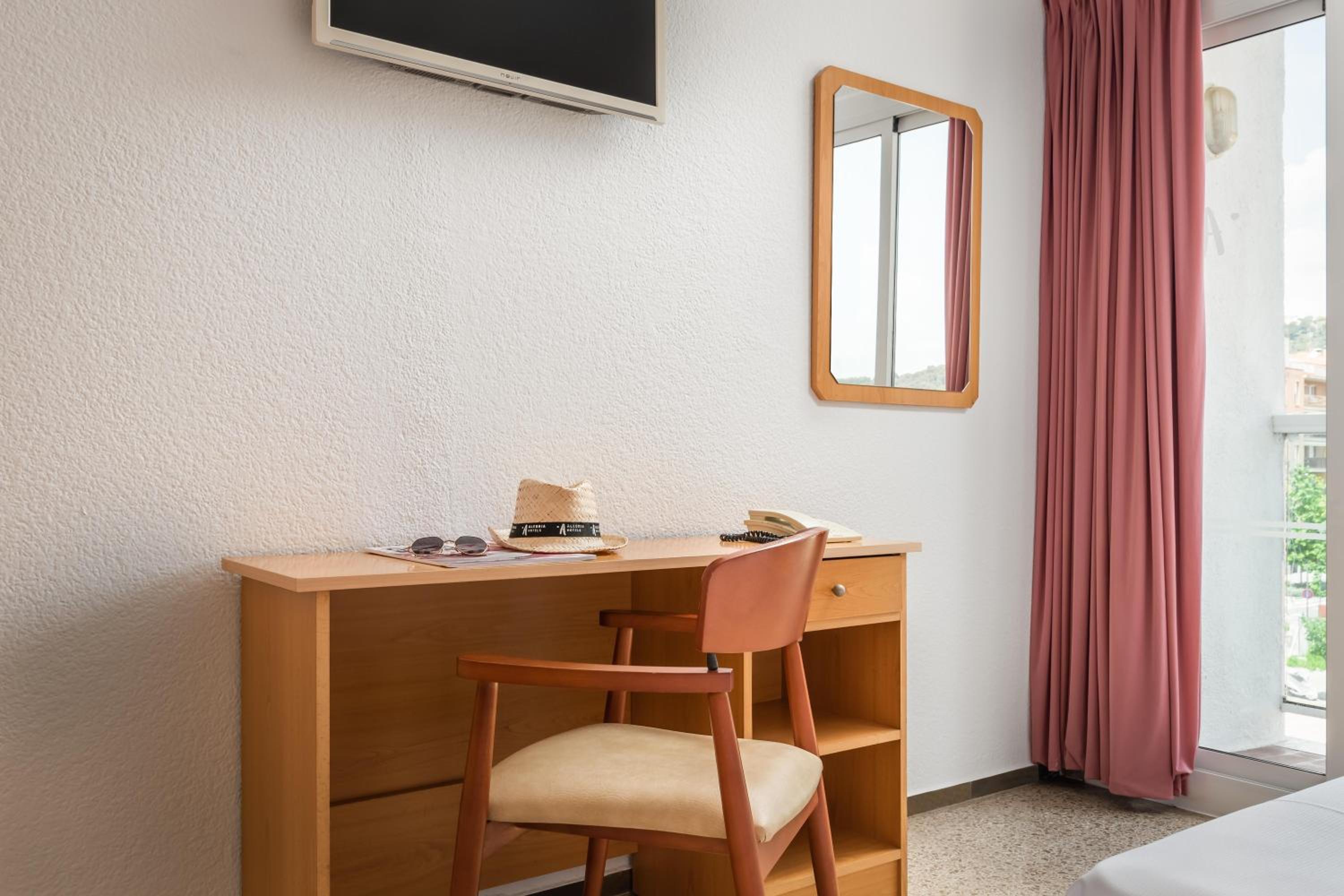 Double or Twin Room - Photo 8