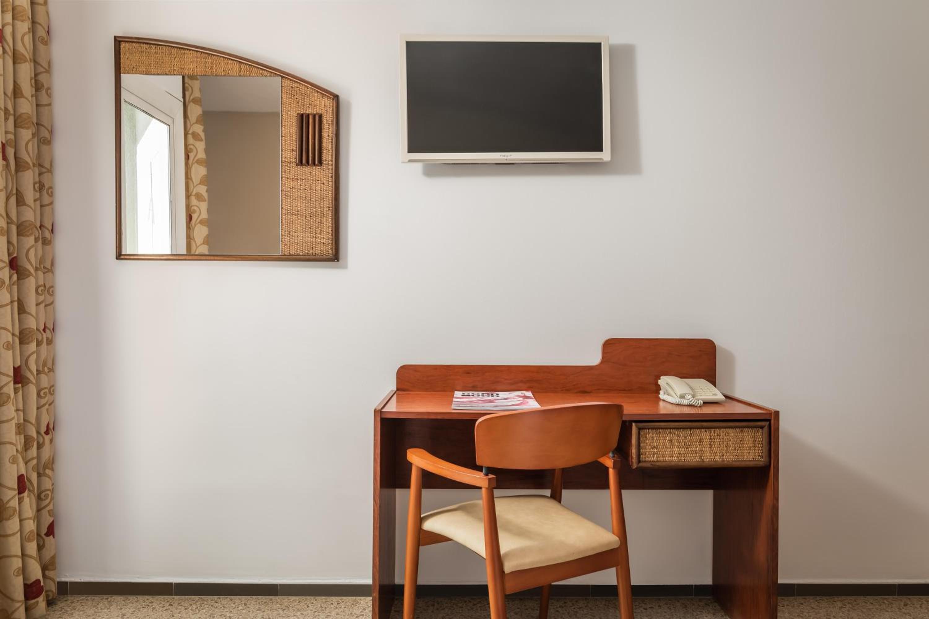 Double or Twin Room - Photo 10