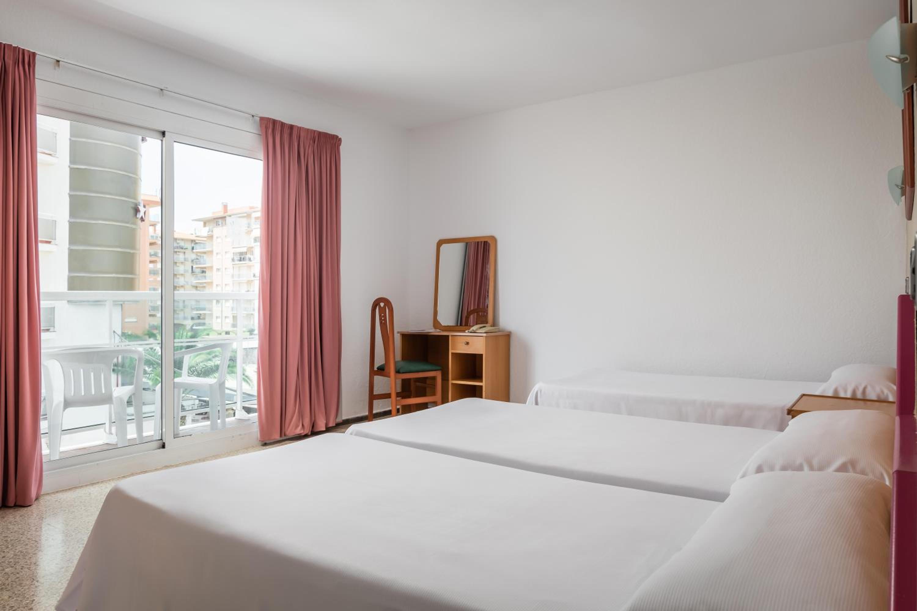 Triple Room (3 Adults) - Photo 4