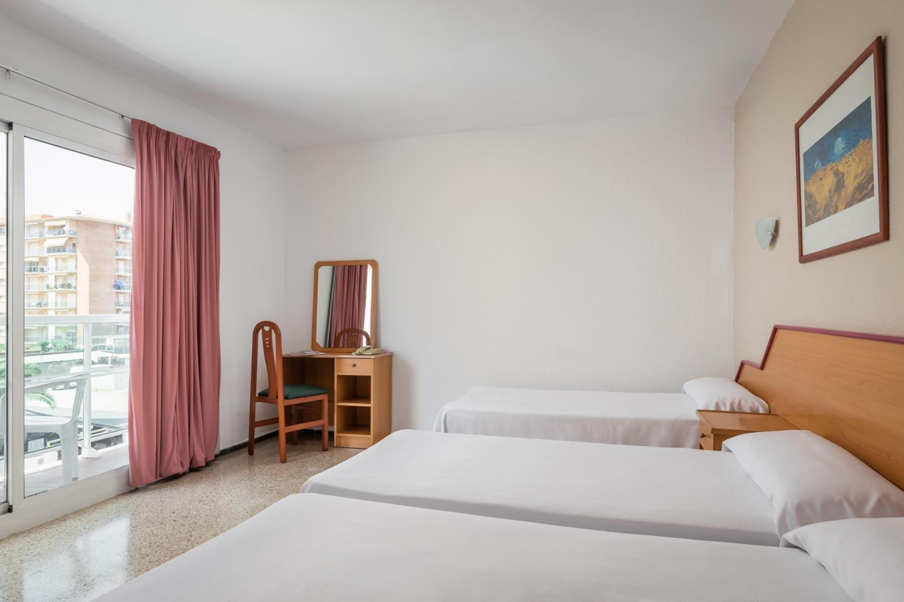 Triple Room (3 Adults) - Photo 3