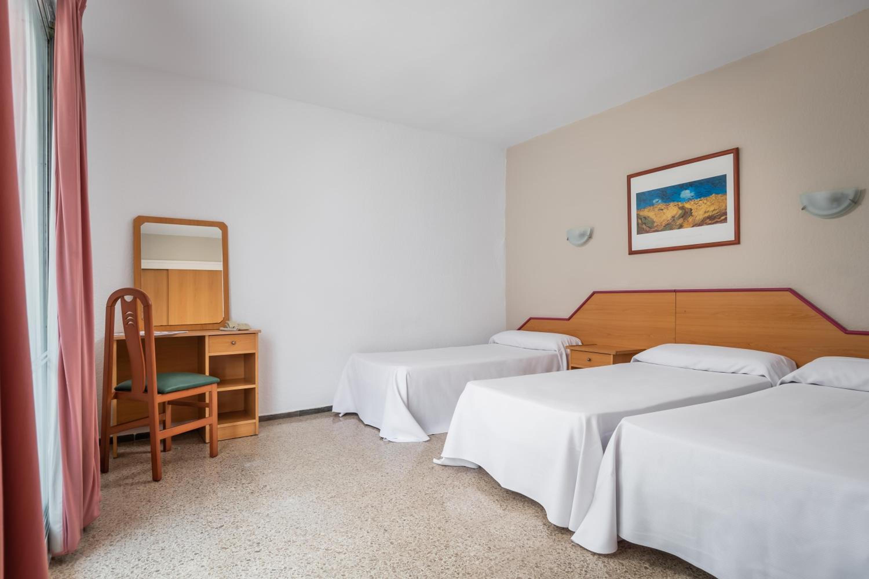 Triple Room (3 Adults) - Photo 2