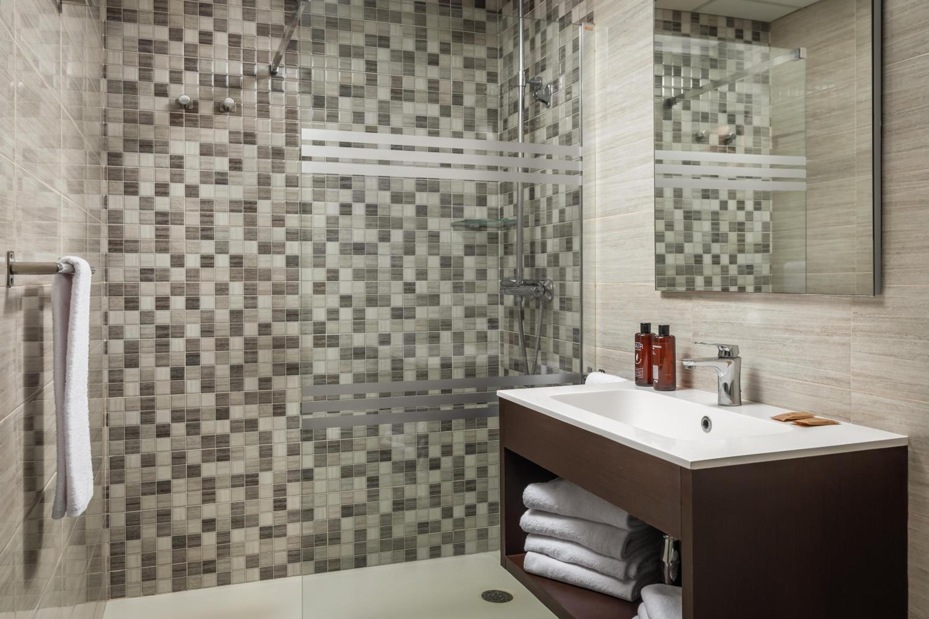 Double or Twin Room - Photo 4