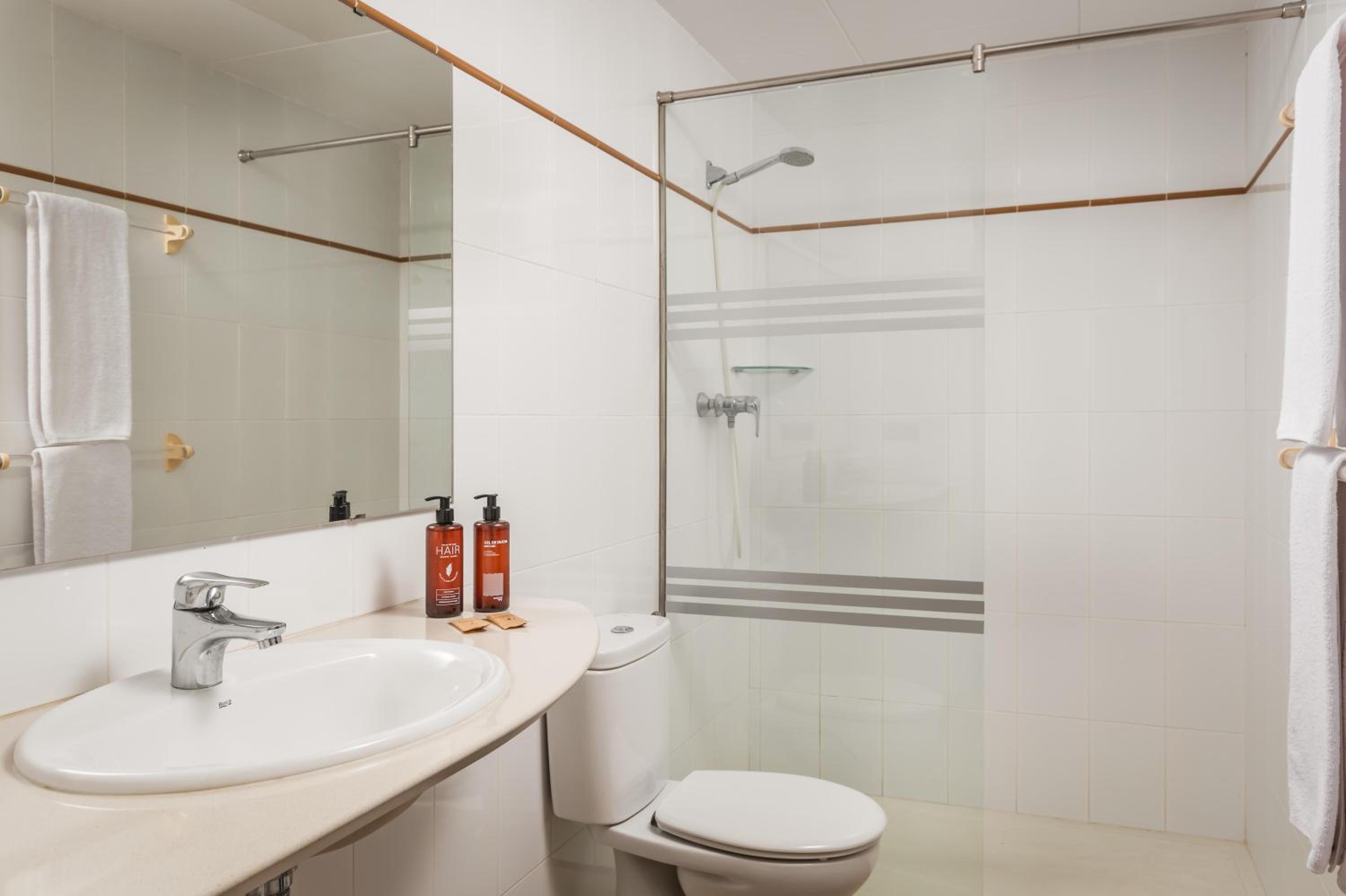 Double or Twin Room - Photo 3