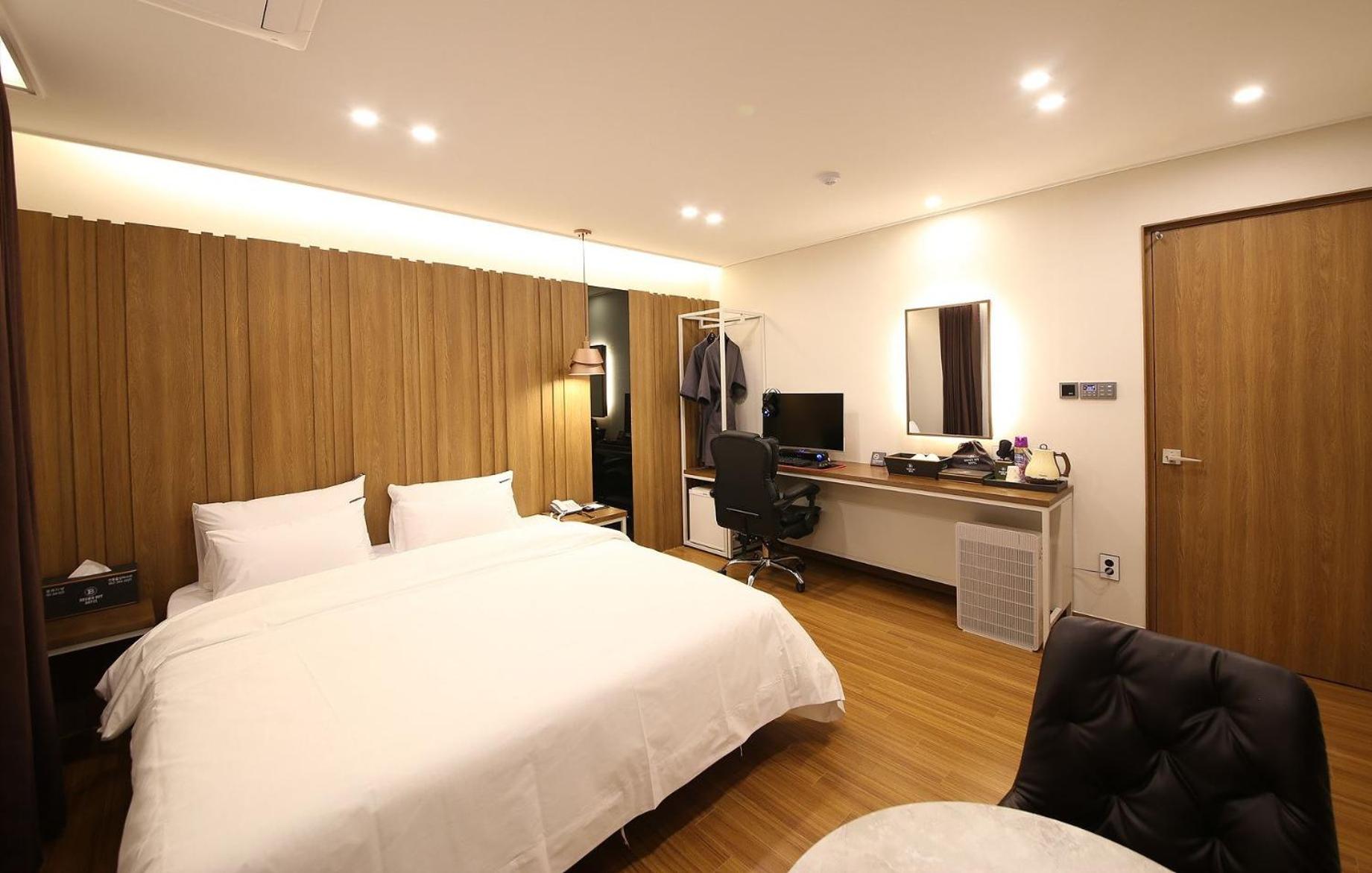 Superior King Room - Photo 2