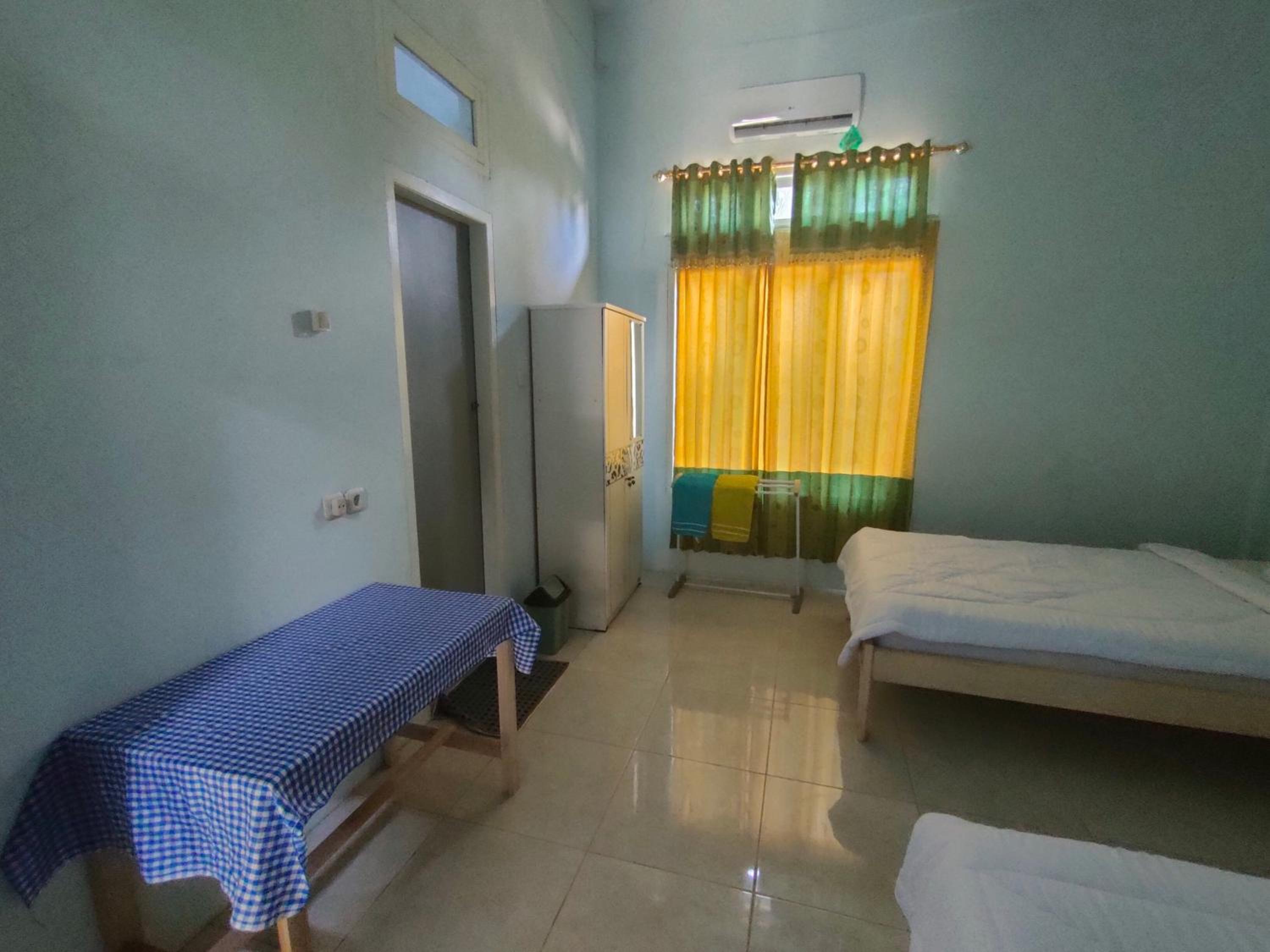 Twin Room With Private Bathroom photo 2