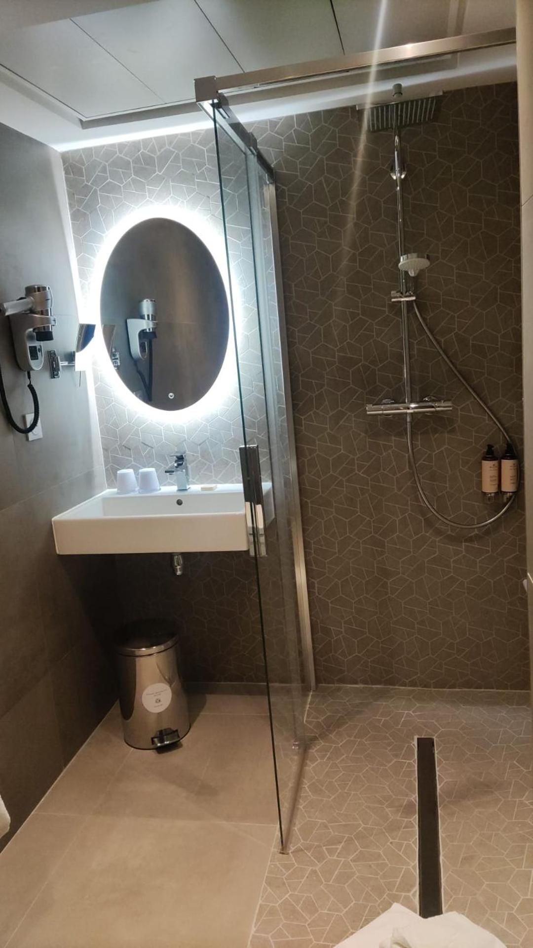Ground Floor Double room 52 ft² ♿