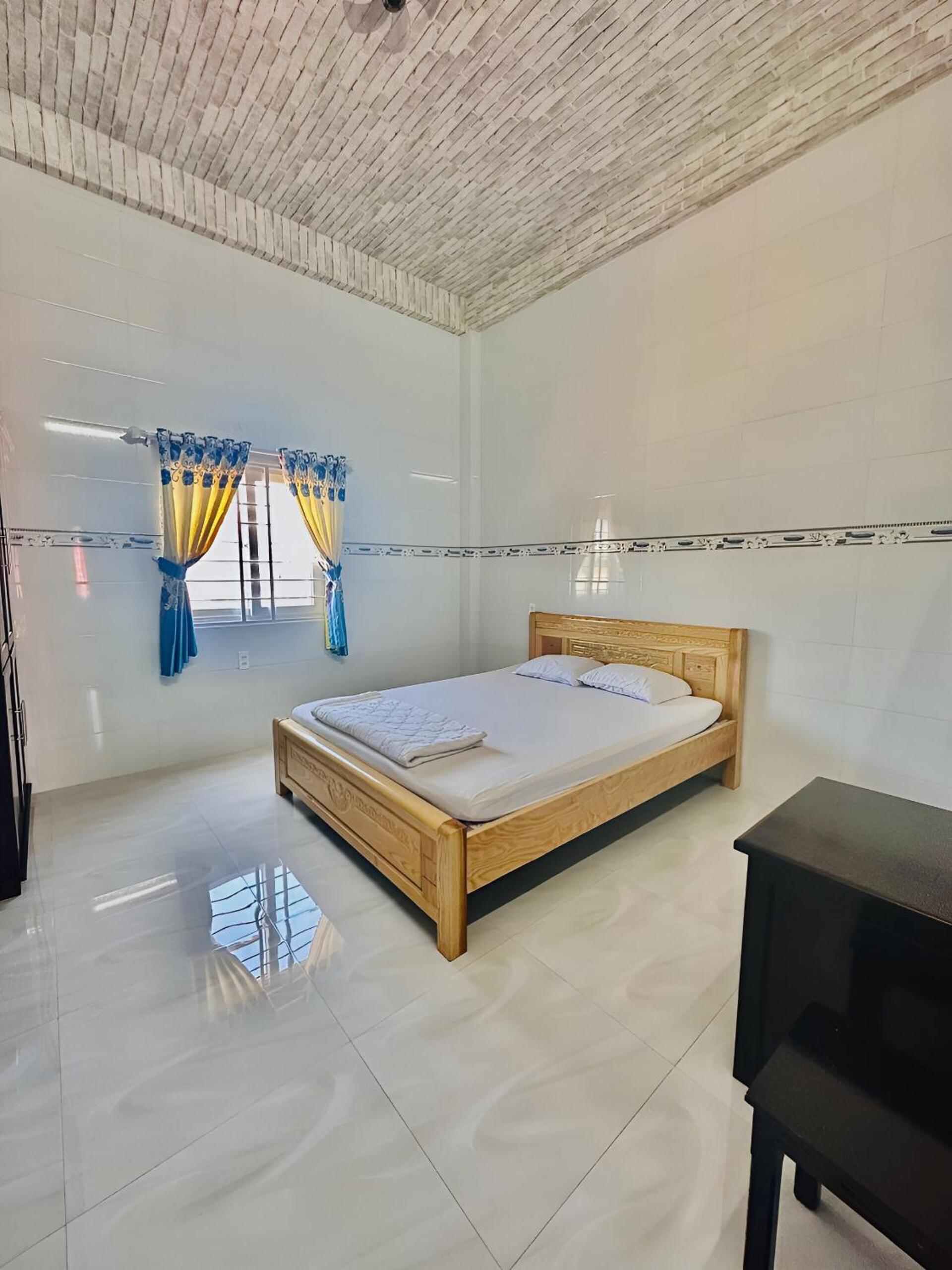 Large Double Room photo 2