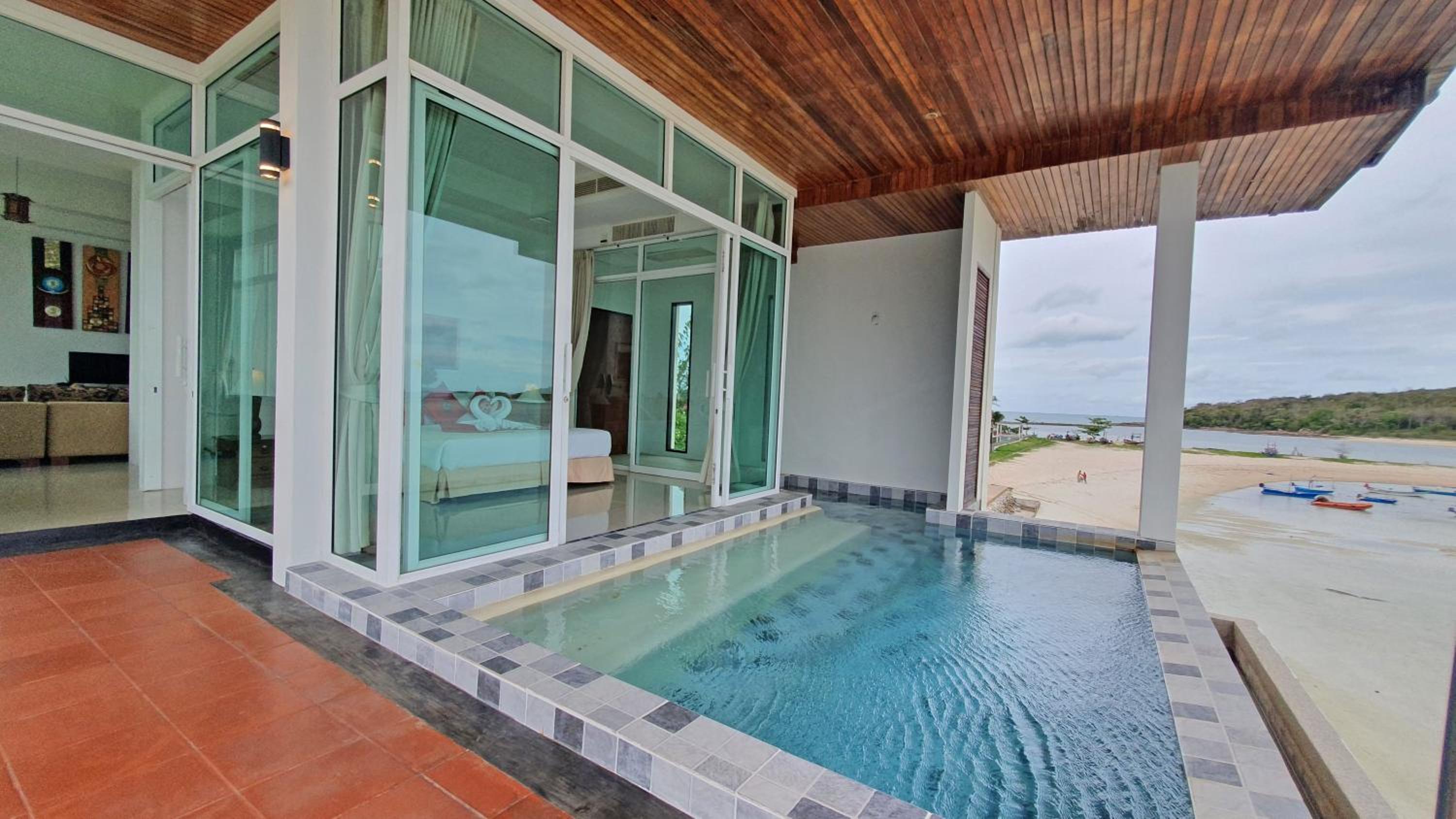 Suite with Private Pool photo 2