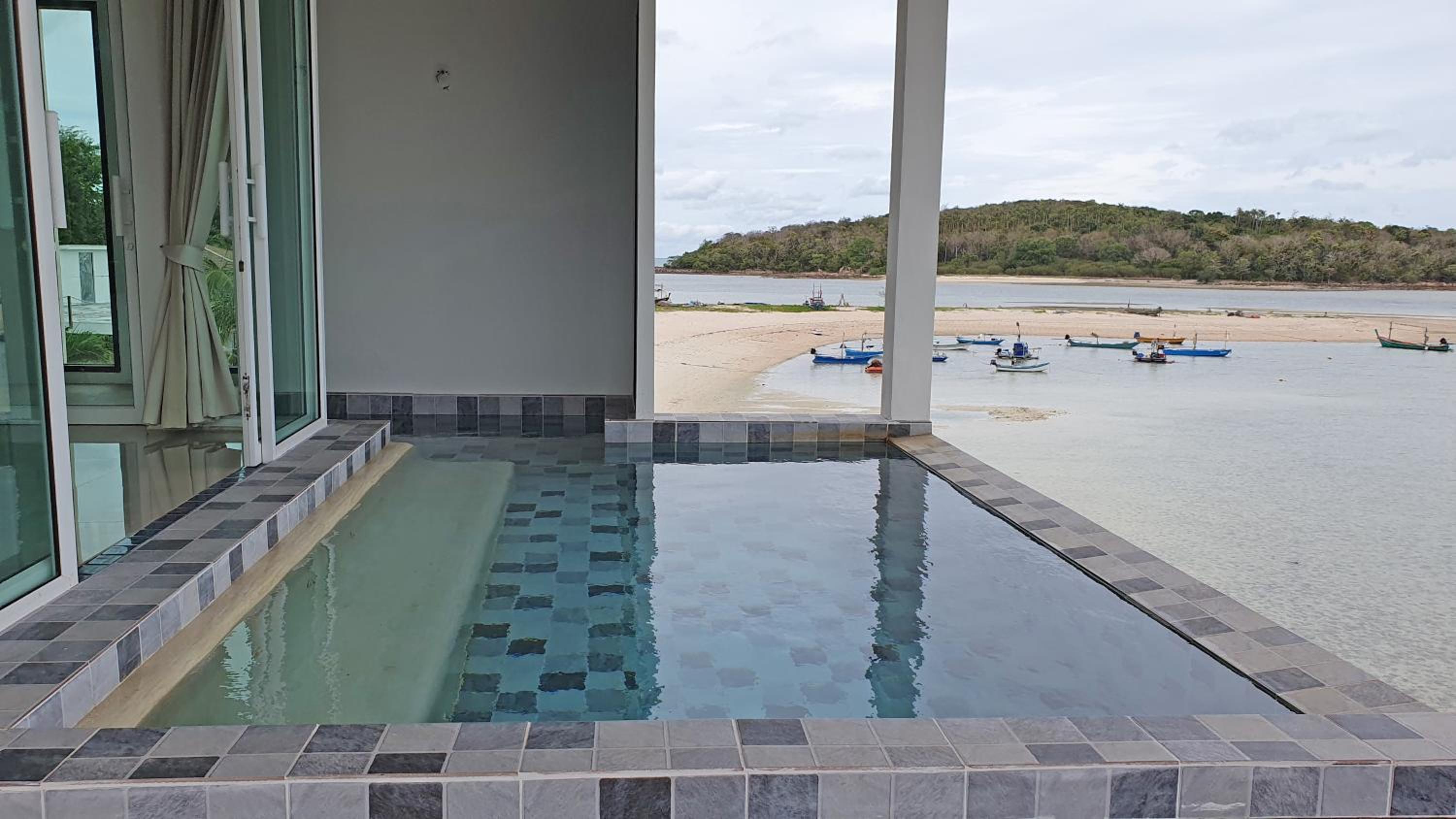 Suite with Private Pool photo 3