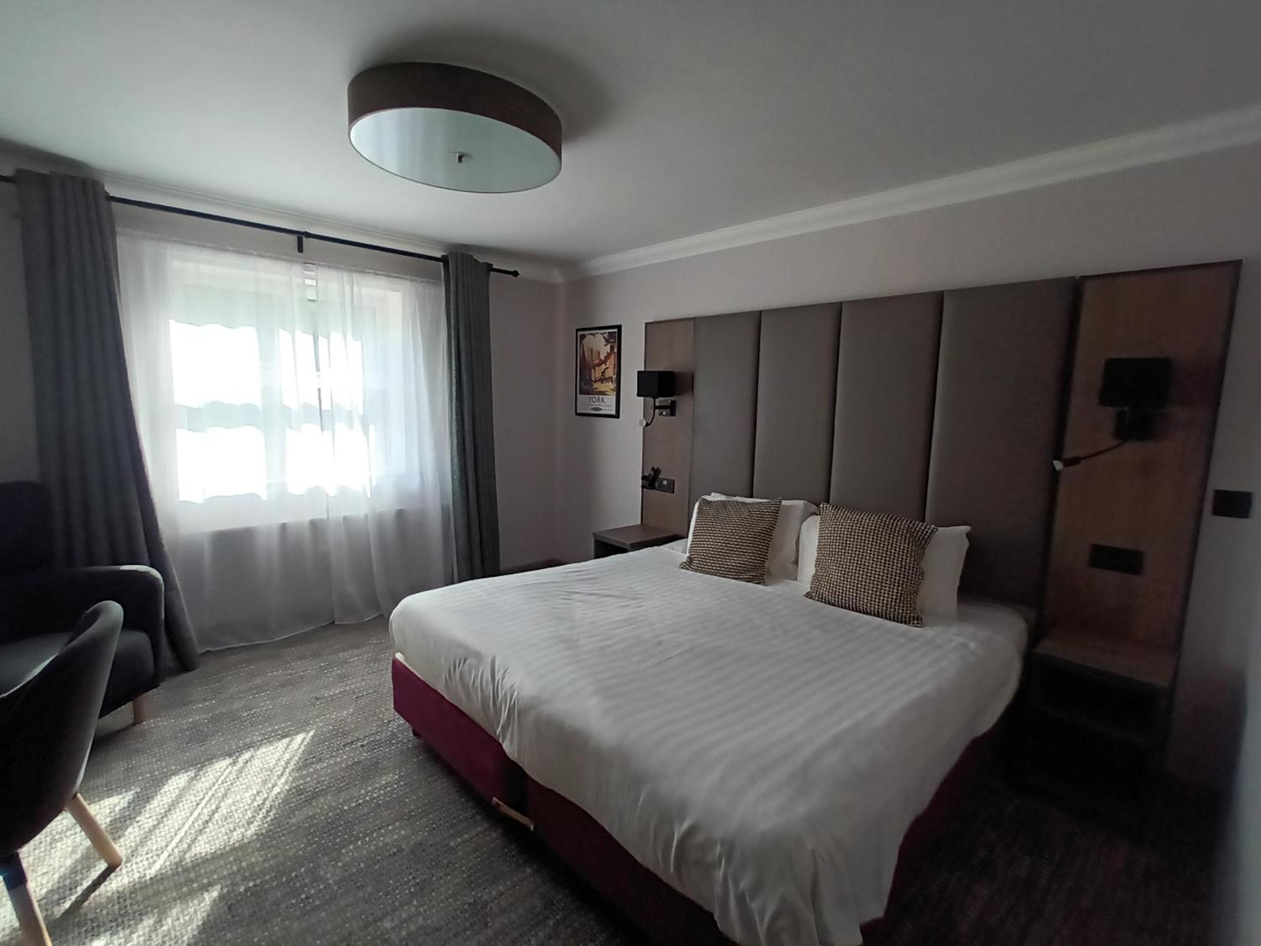 Double or Twin Room with Bathroom photo 3