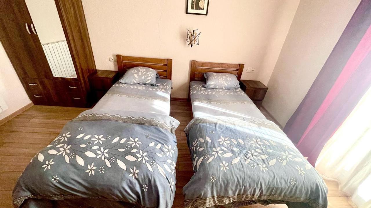Standard Twin Room With Shared Bathroom photo 2