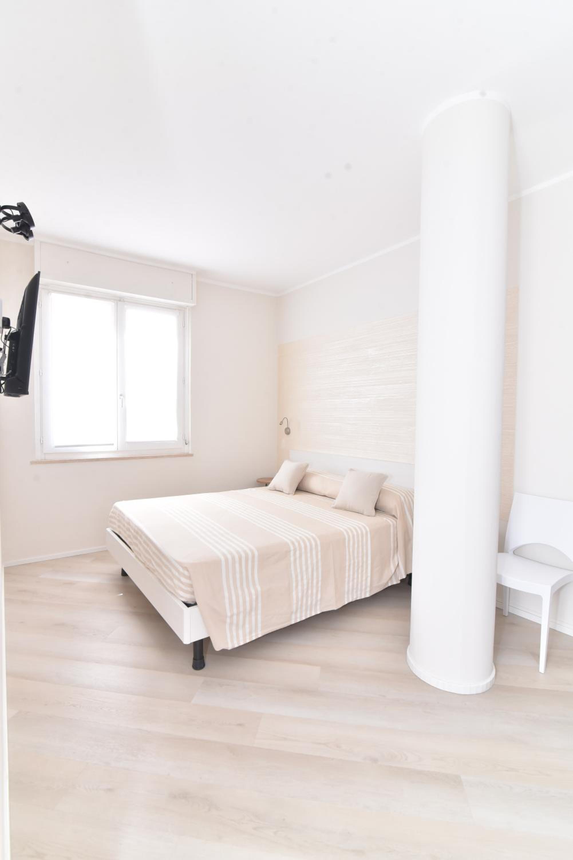 Double Room with Private Bathroom photo 2
