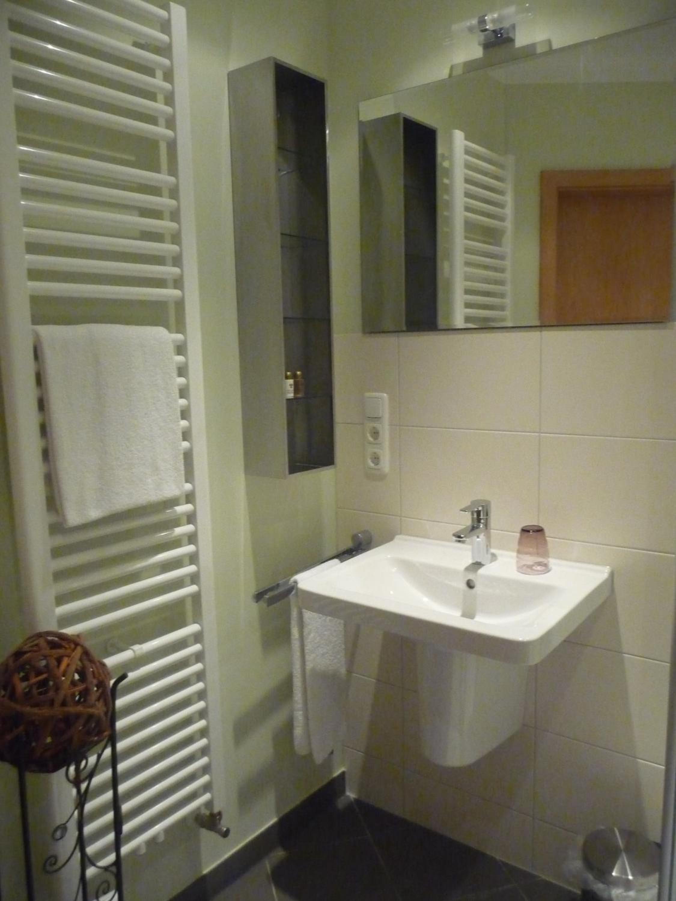 Double Room - Photo 5