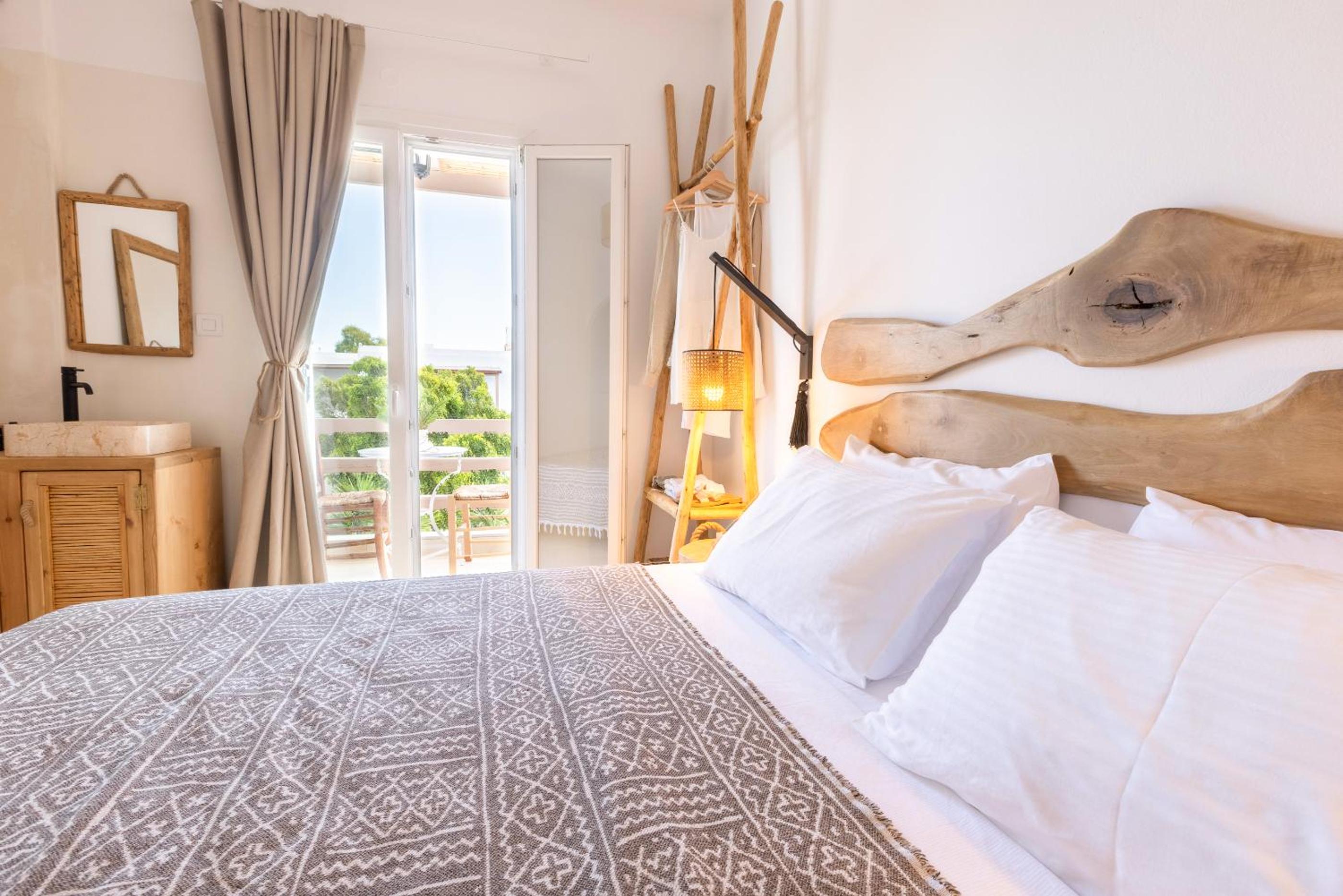 Deluxe Double Room with Side Sea View
