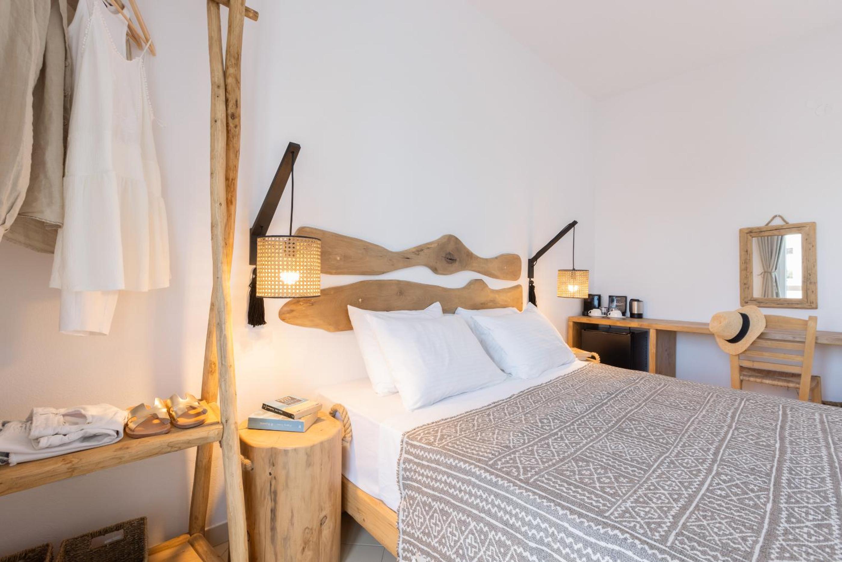 Deluxe Double Room with Side Sea View photo 3