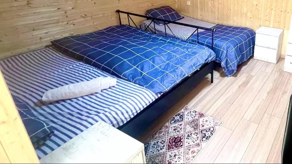 Basic Triple Room With Shared Bathroom