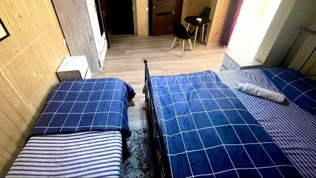 Basic Triple Room With Shared Bathroom photo 2