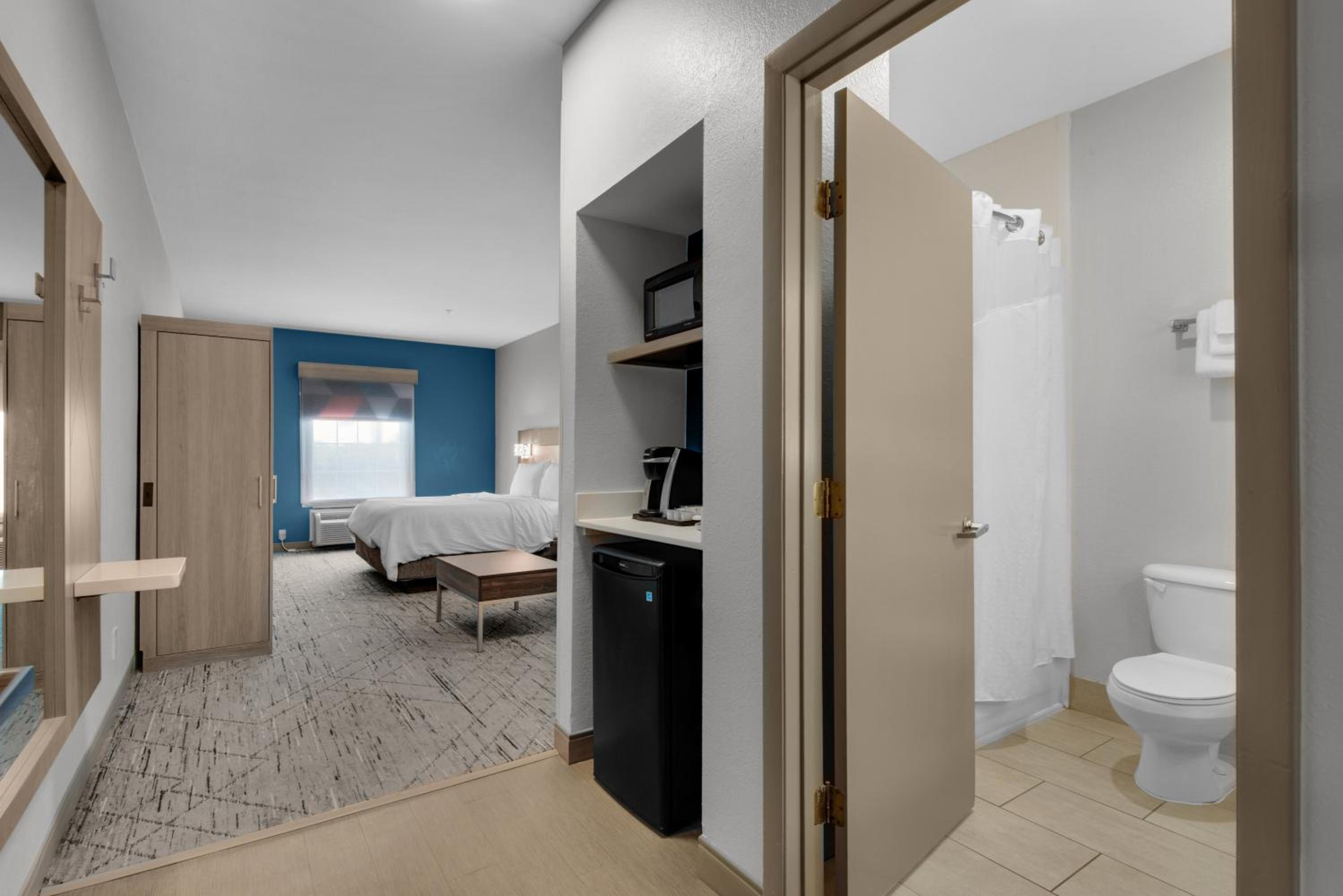 King Suite with Sofa Bed - Photo 4