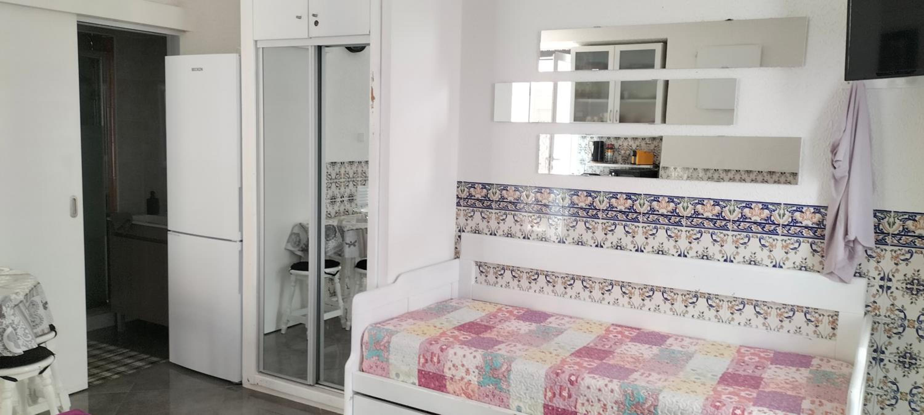 One-Bedroom House - Photo 39