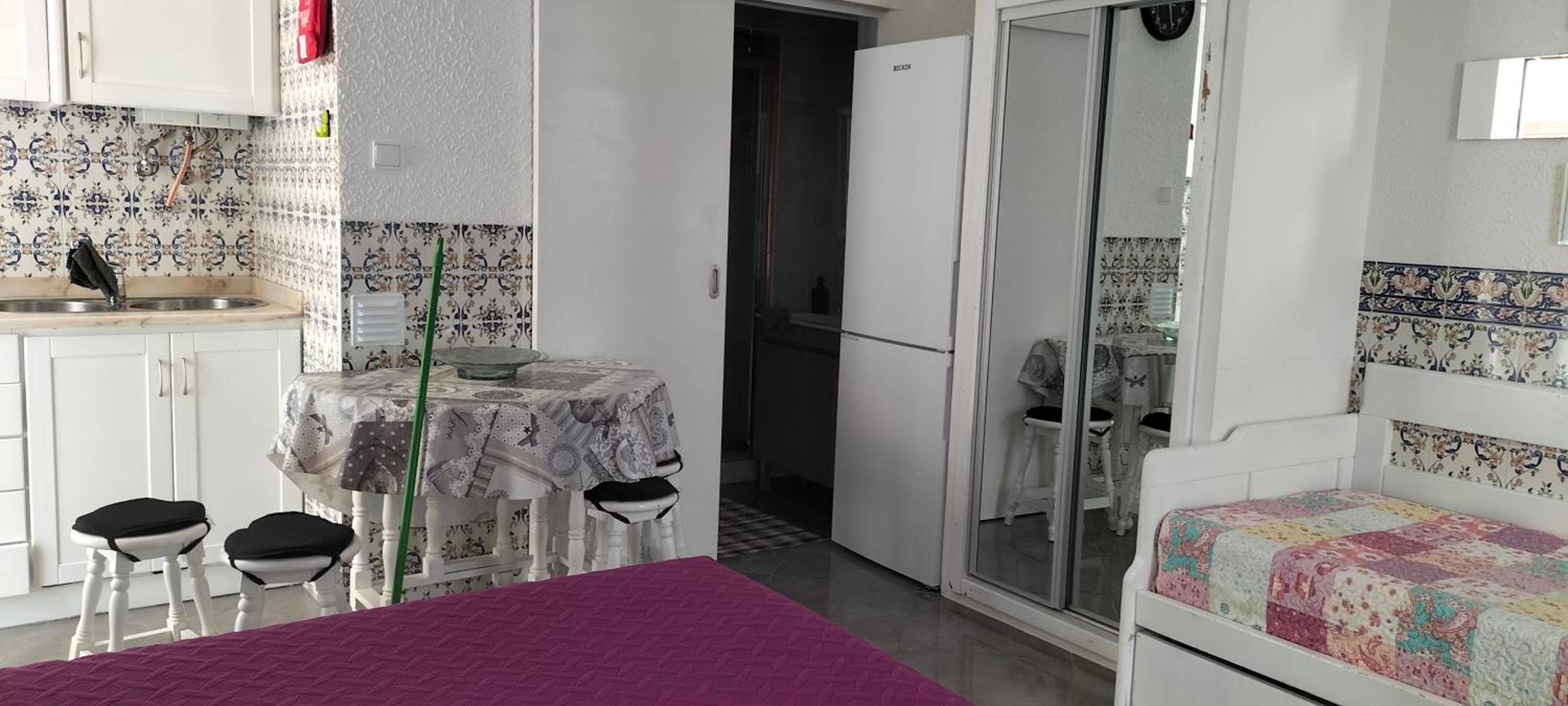 One-Bedroom House - Photo 44
