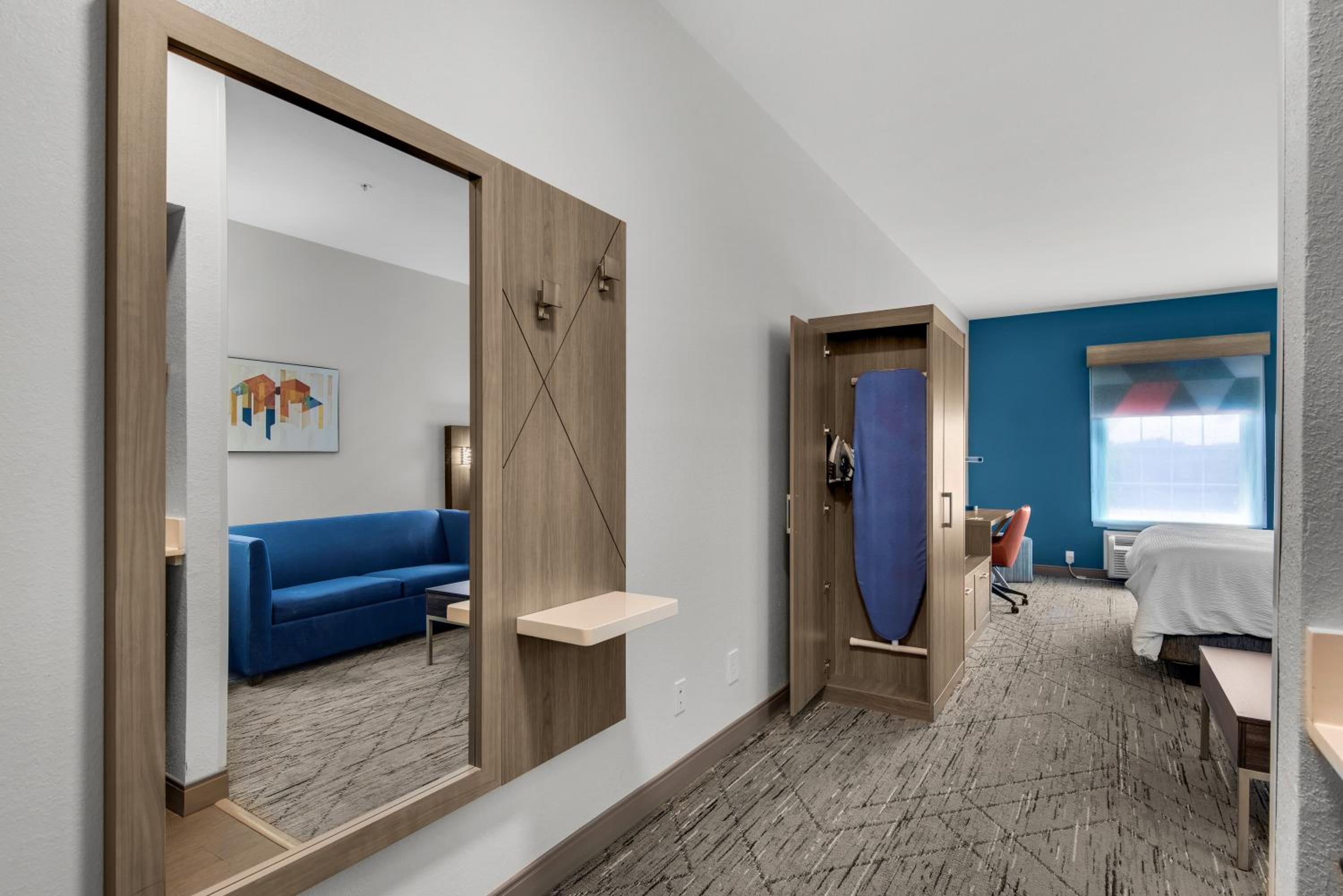 King Suite with Sofa Bed - Photo 15