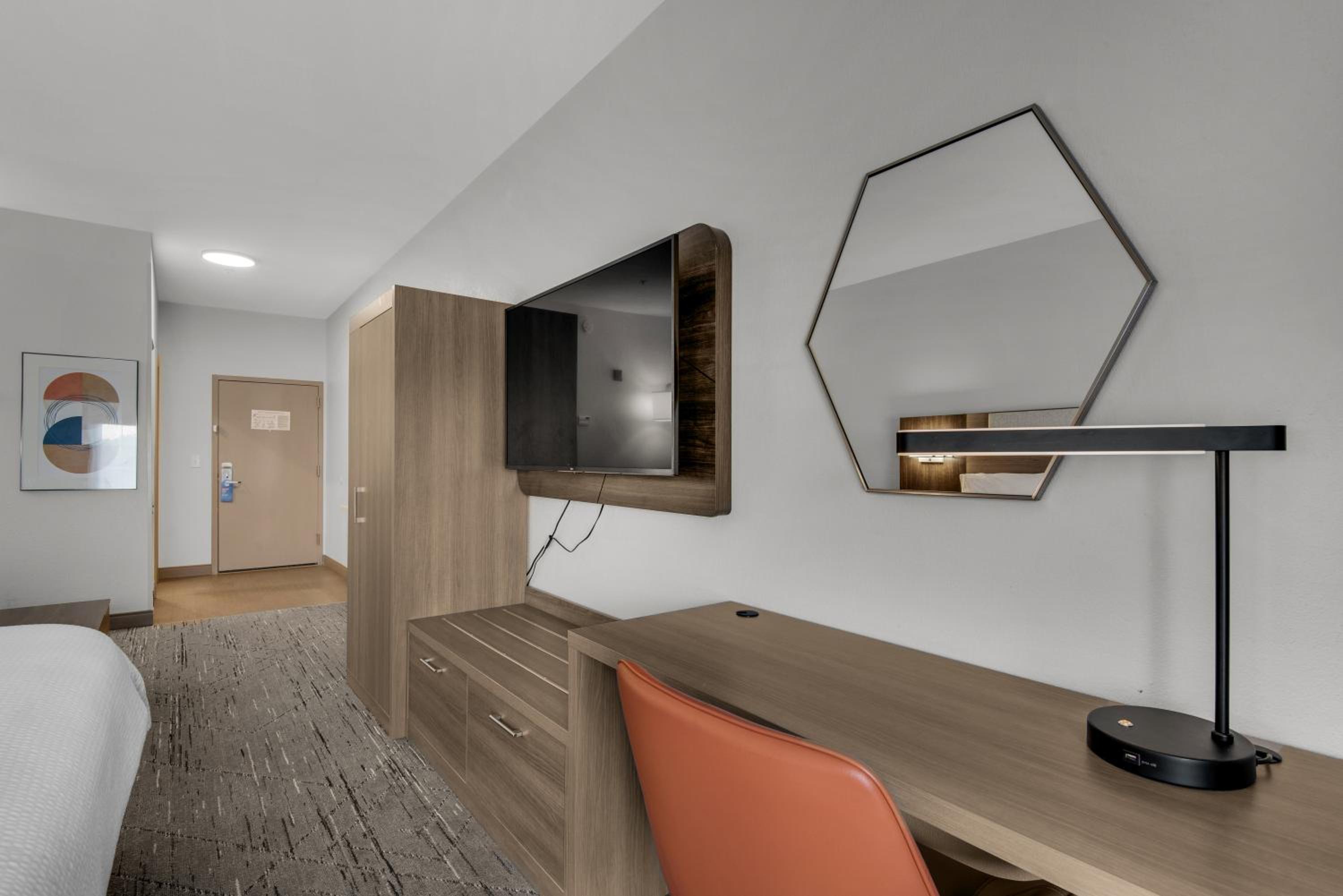 King Suite with Sofa Bed - Photo 6